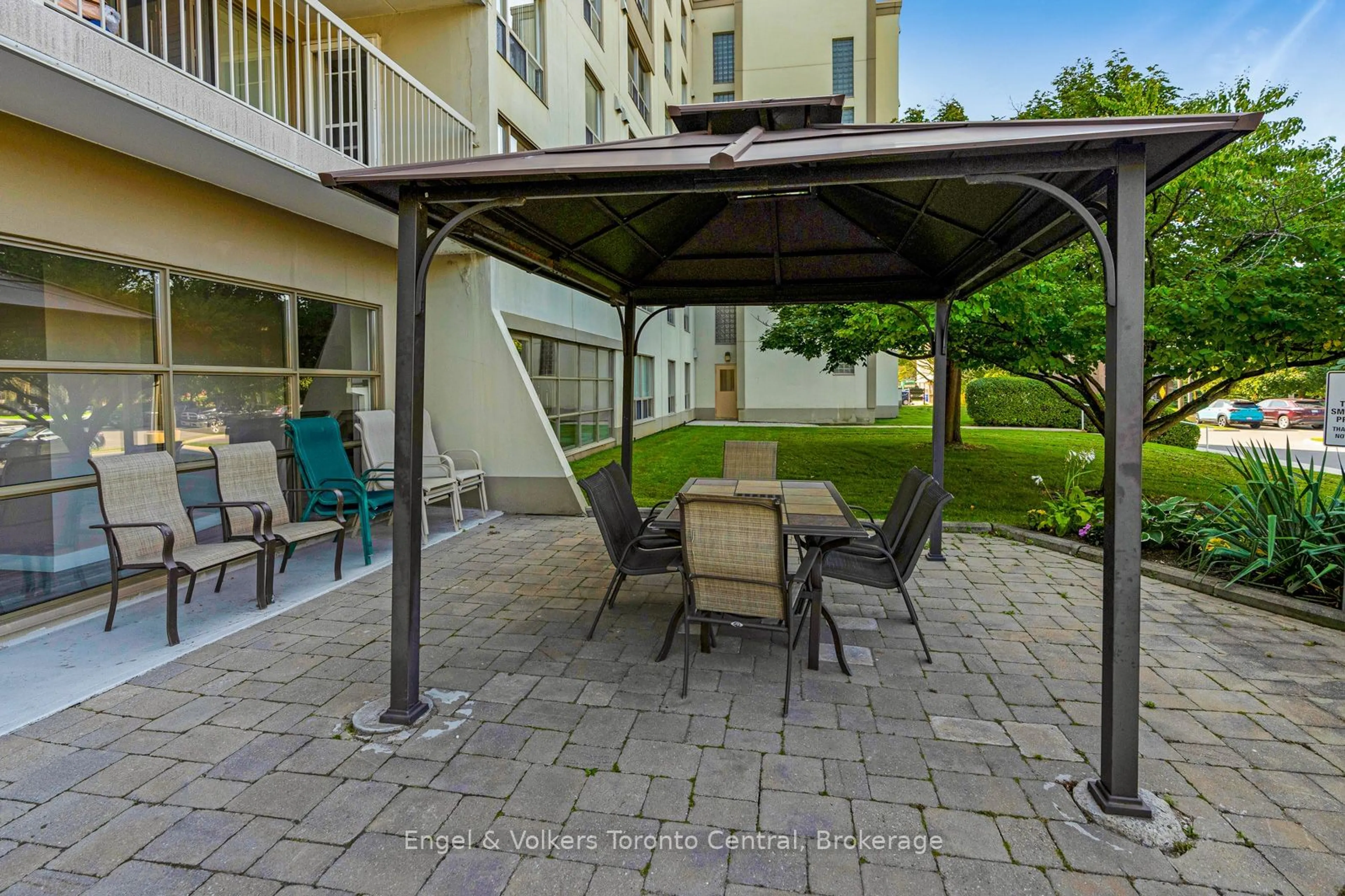 Patio, street for 172 Eighth St #507, Collingwood Ontario L9Y 4T2