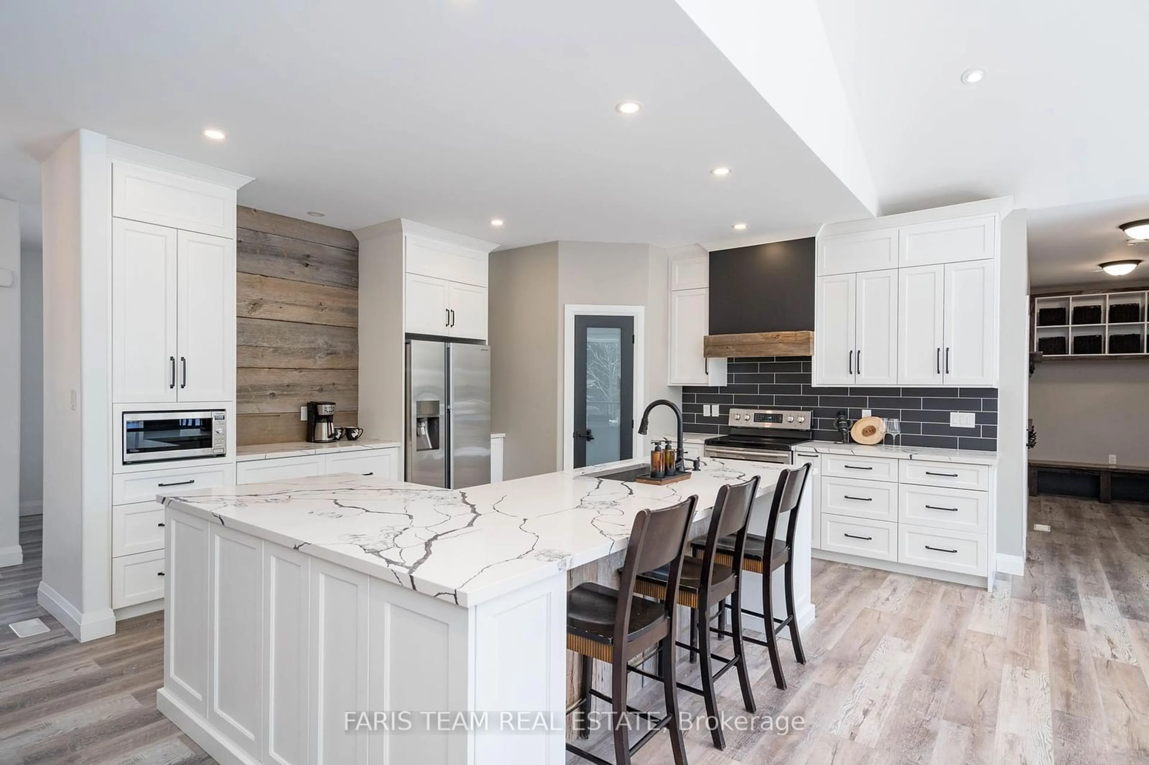 Contemporary kitchen, unknown for 151 Mount Saint Louis Rd, Oro-Medonte Ontario L0K 1E0