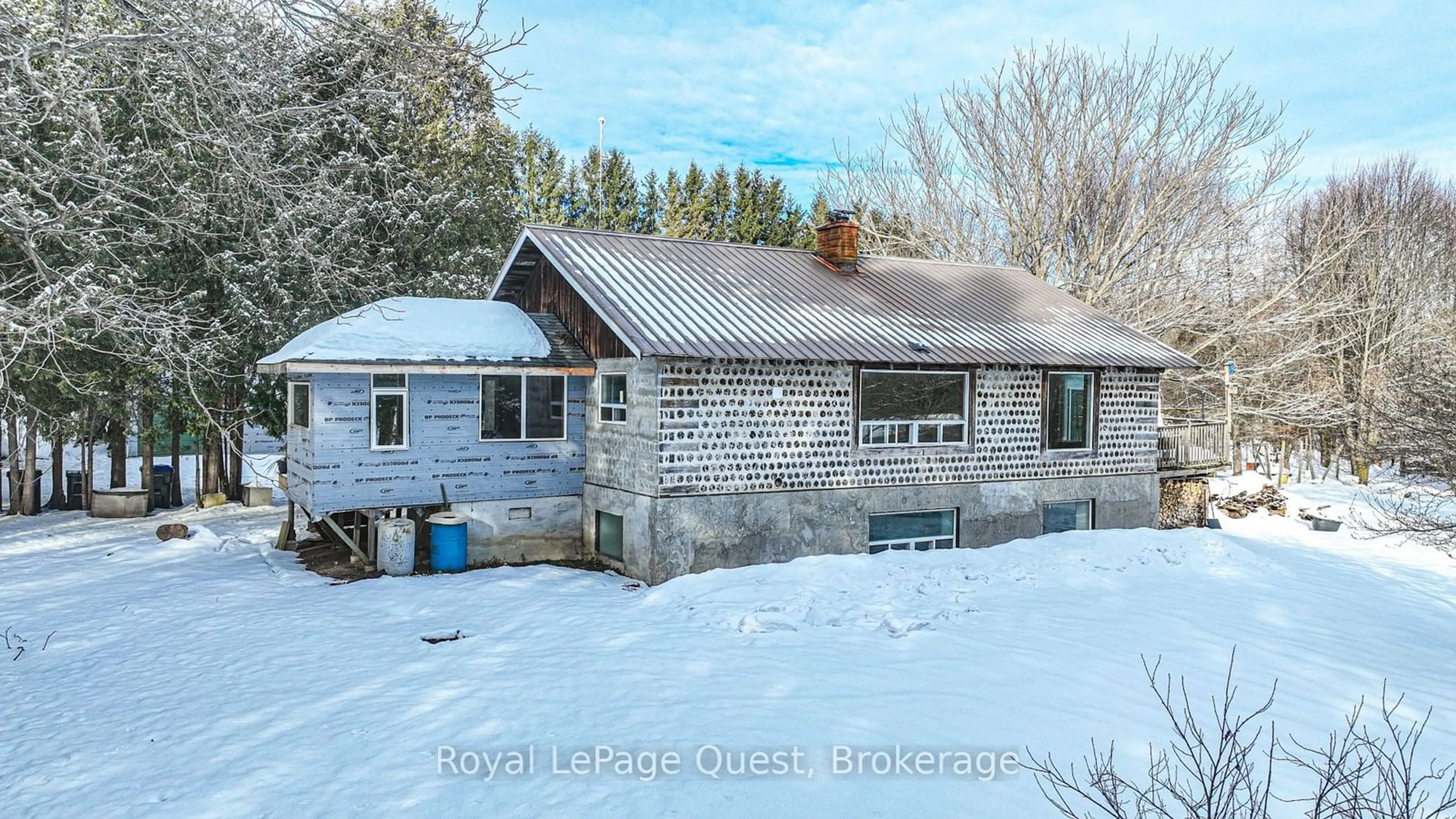 A pic from outside/outdoor area/front of a property/back of a property/a pic from drone, building for 6323 6 Line, Oro-Medonte Ontario L0K 2A0