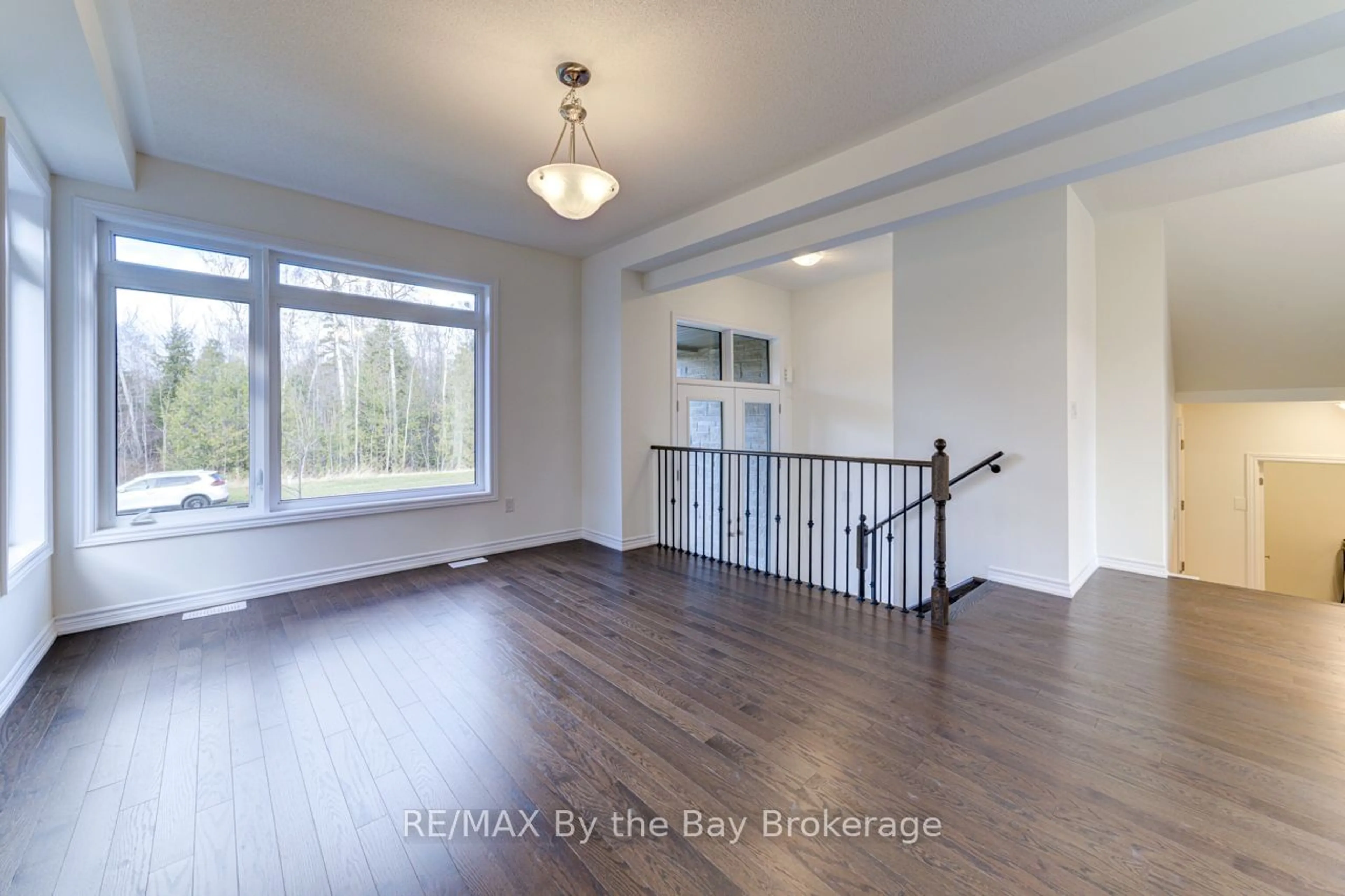 Indoor entryway for 206 Mapleside Dr, Wasaga Beach Ontario L9Z 0L4