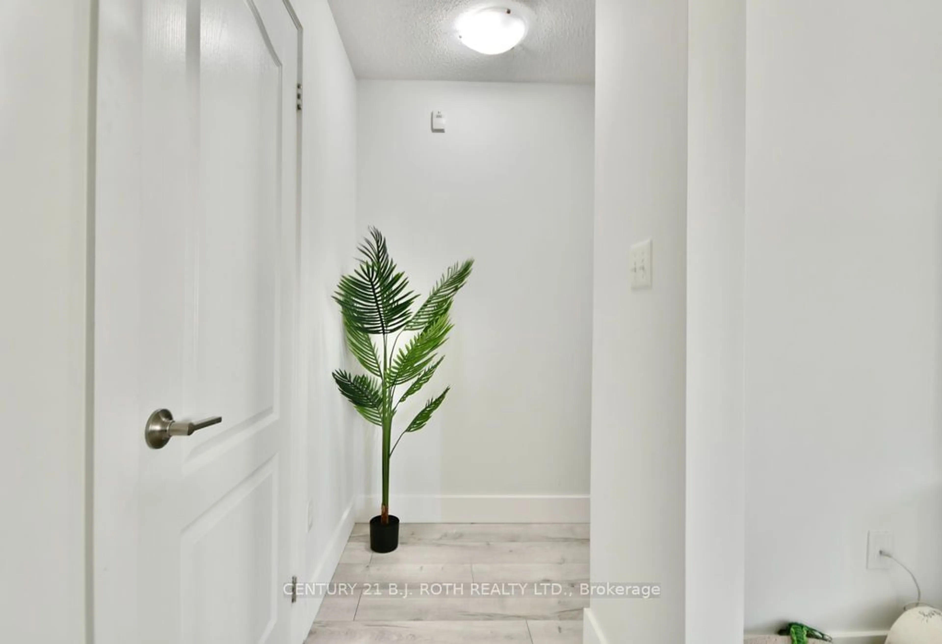 Indoor entryway for 25 MADELAINE Dr #5, Barrie Ontario L9J 0G8