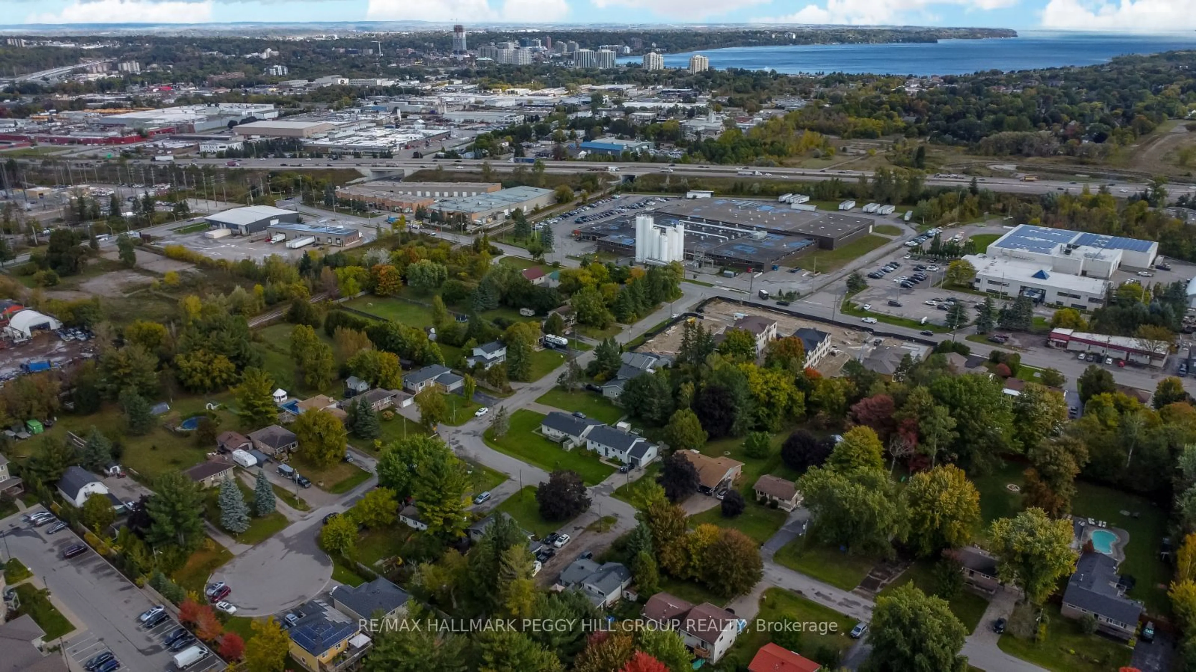 A pic from outside/outdoor area/front of a property/back of a property/a pic from drone, unknown for 36 Patterson Rd, Barrie Ontario L4N 5P4