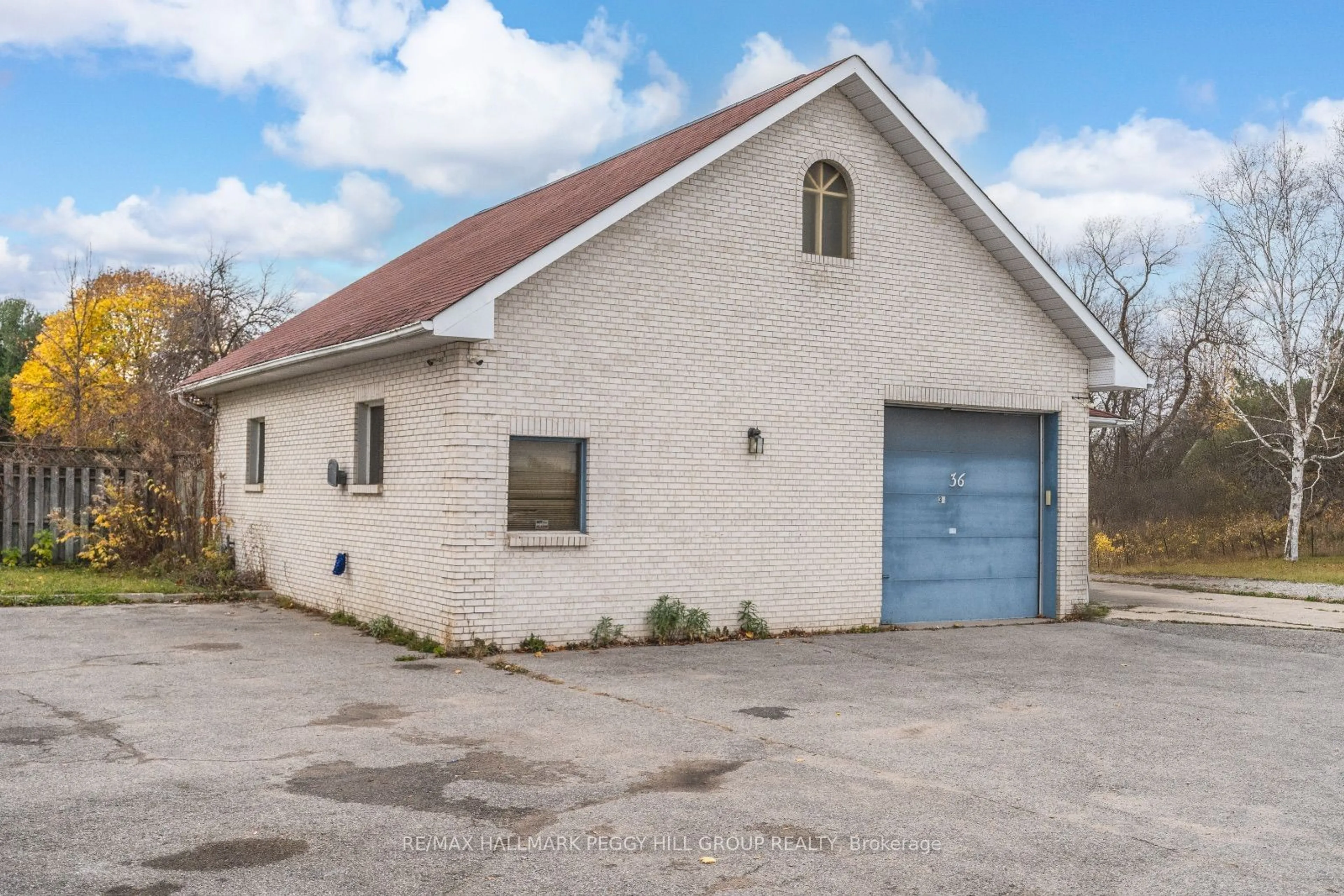 Indoor garage for 36 Patterson Rd, Barrie Ontario L4N 5P4