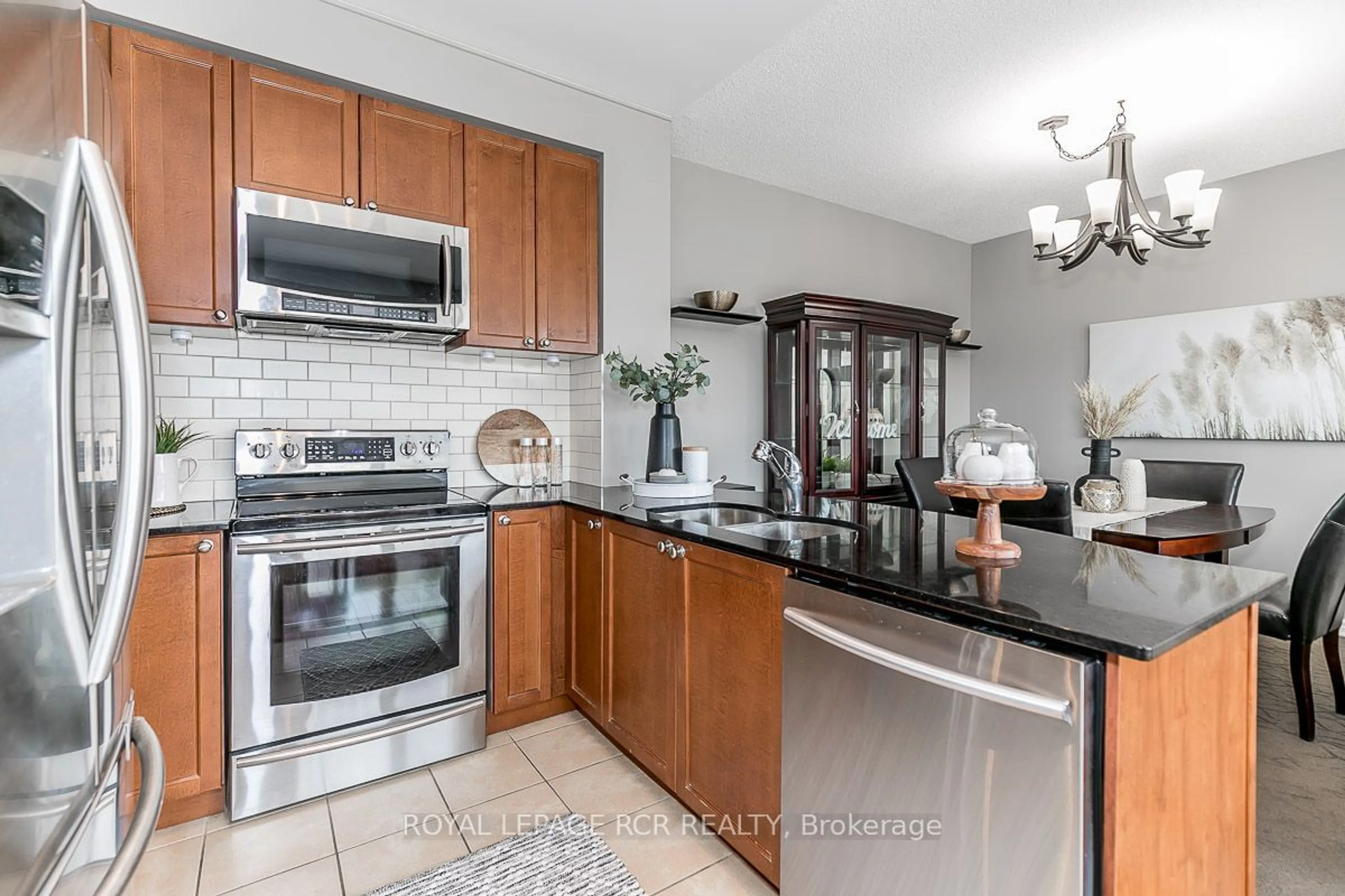 Open concept kitchen, ceramic/tile floor for 699 Aberdeen Blvd #608, Midland Ontario L4R 5P2