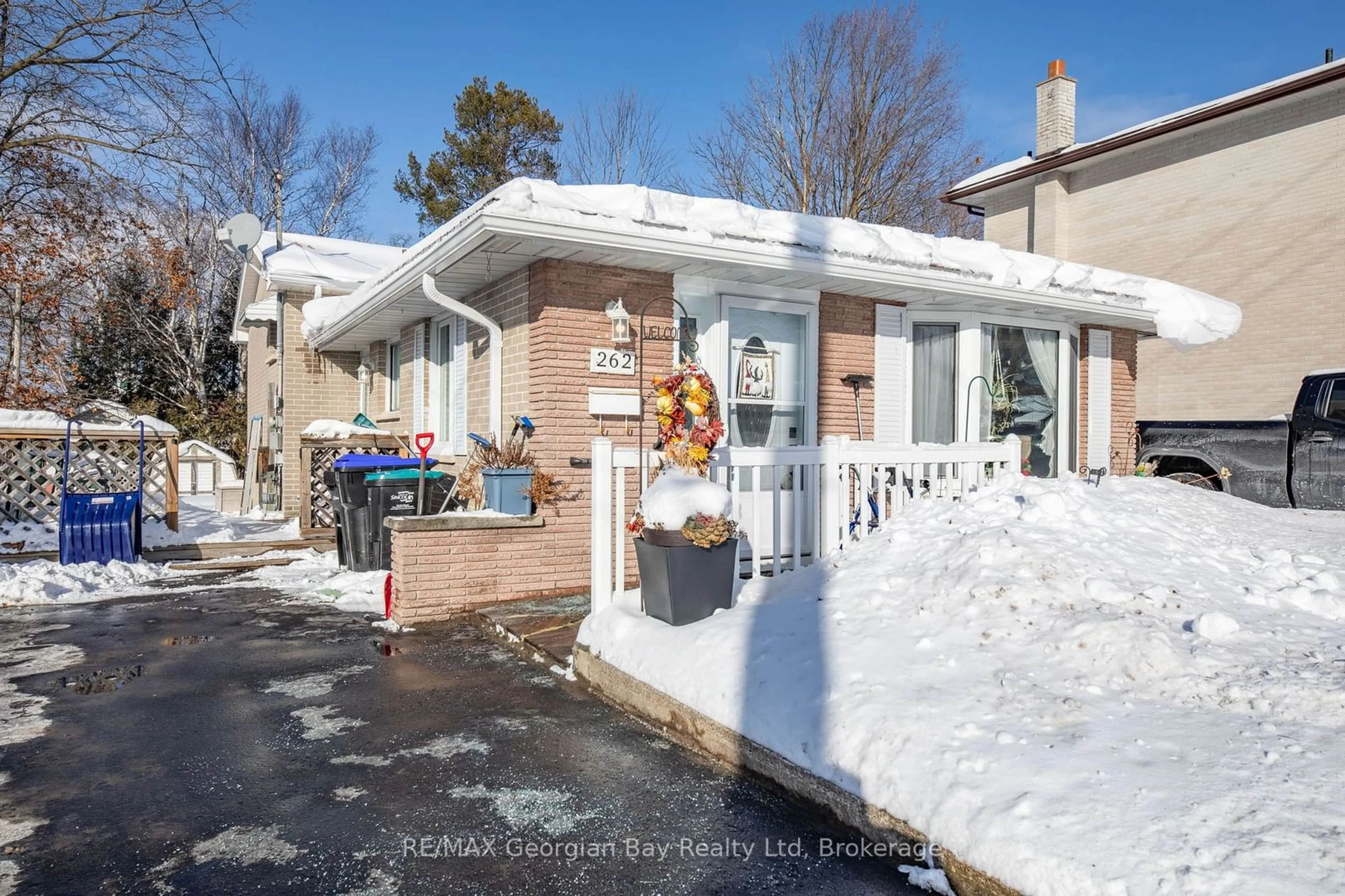 Unknown for 262 Scott St, Midland Ontario L4R 2M6