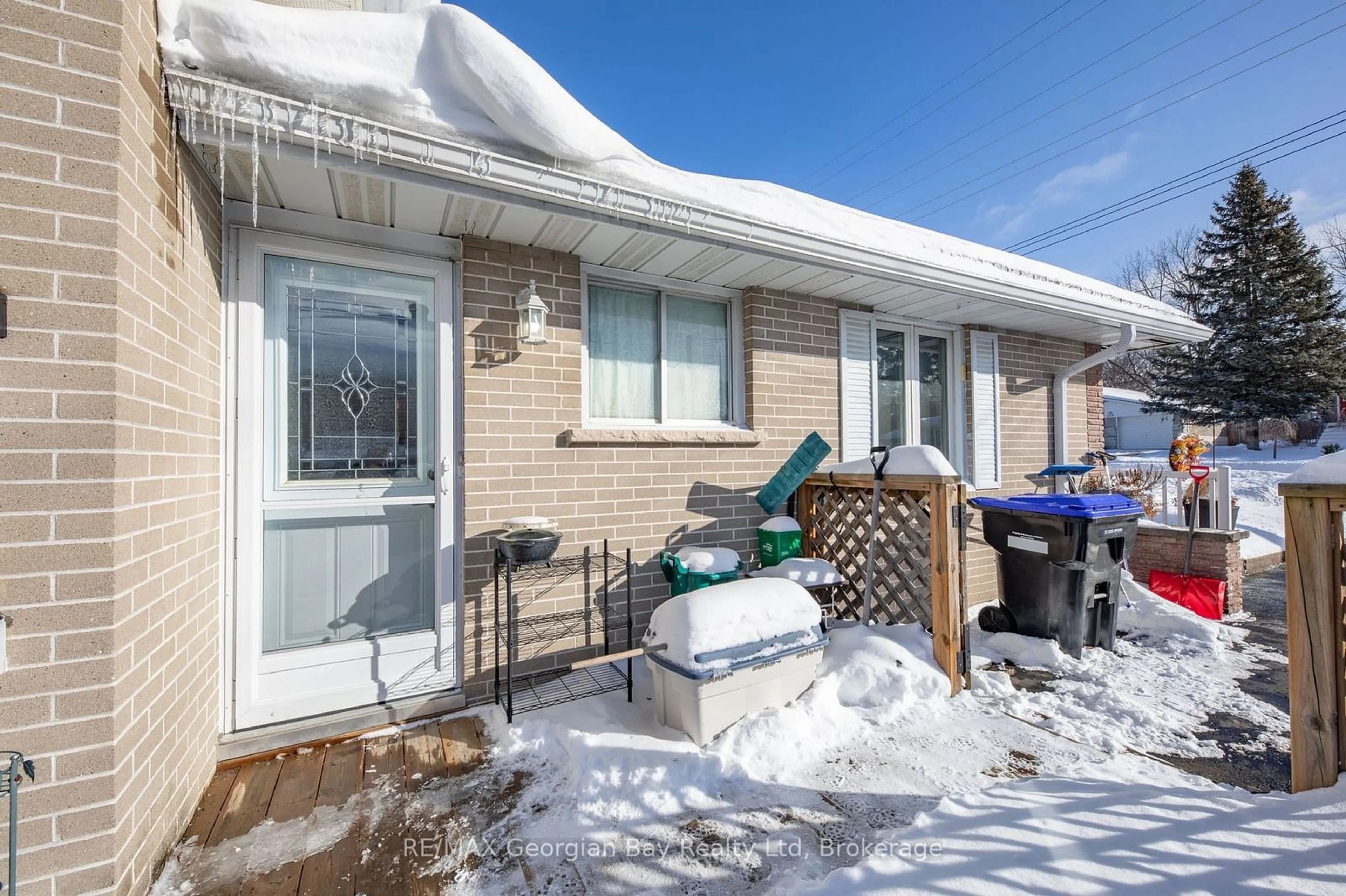 Patio, street for 262 Scott St, Midland Ontario L4R 2M6