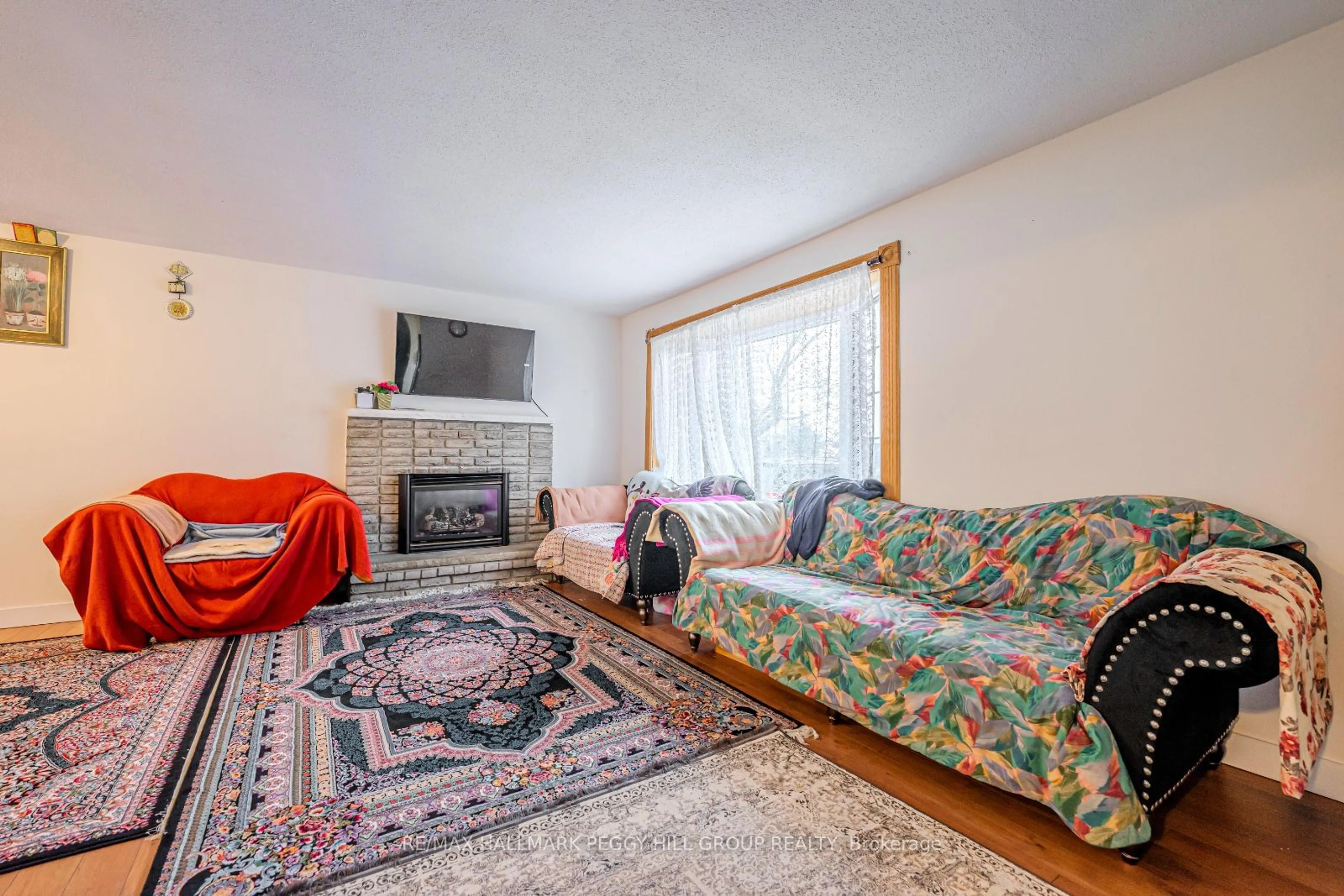 Living room with furniture, carpet floor for 203 Phillips St, Barrie Ontario L4N 3V2