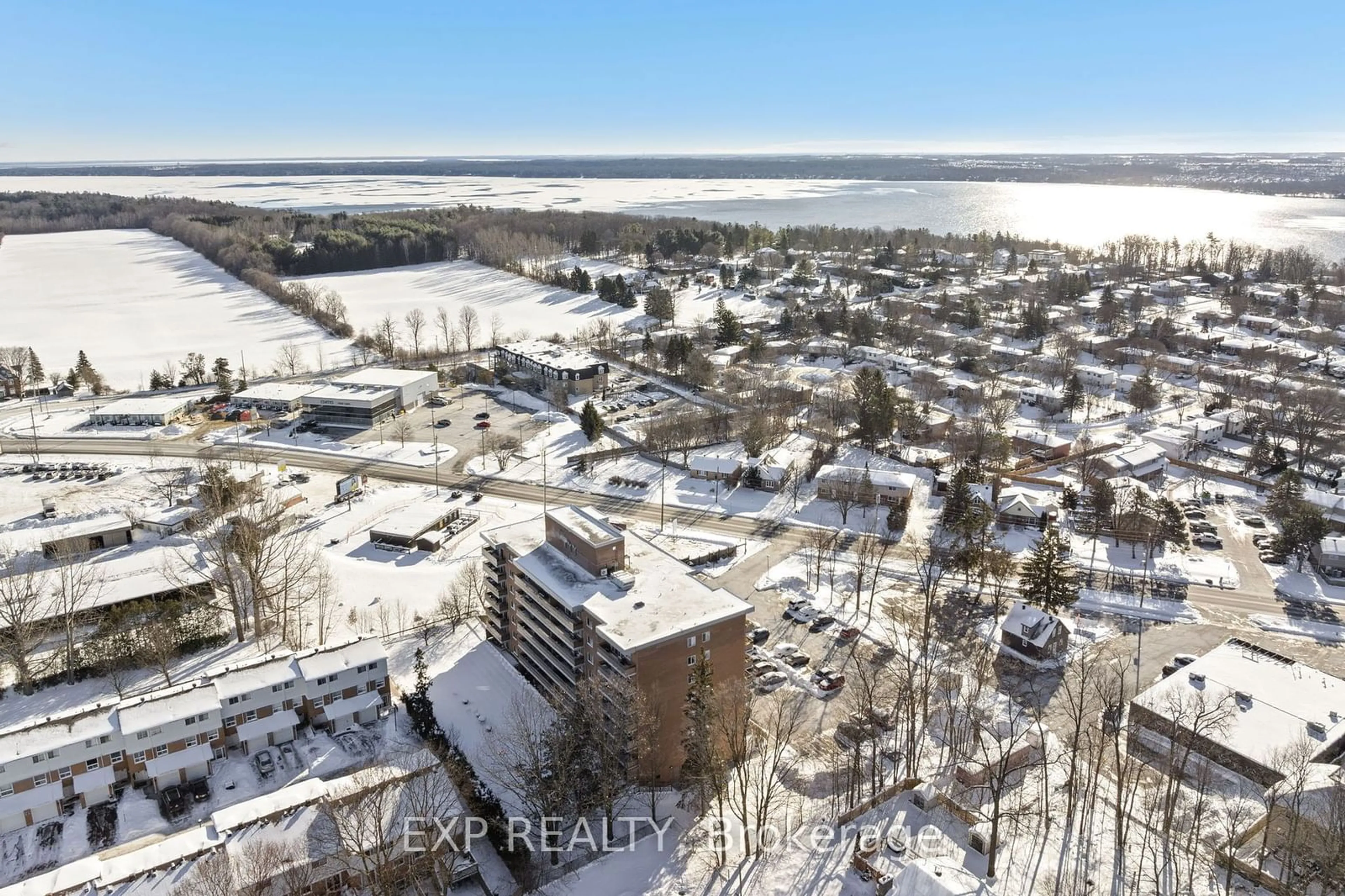 A pic from outside/outdoor area/front of a property/back of a property/a pic from drone, unknown for 414 Blake St #506, Barrie Ontario L4M 5J7