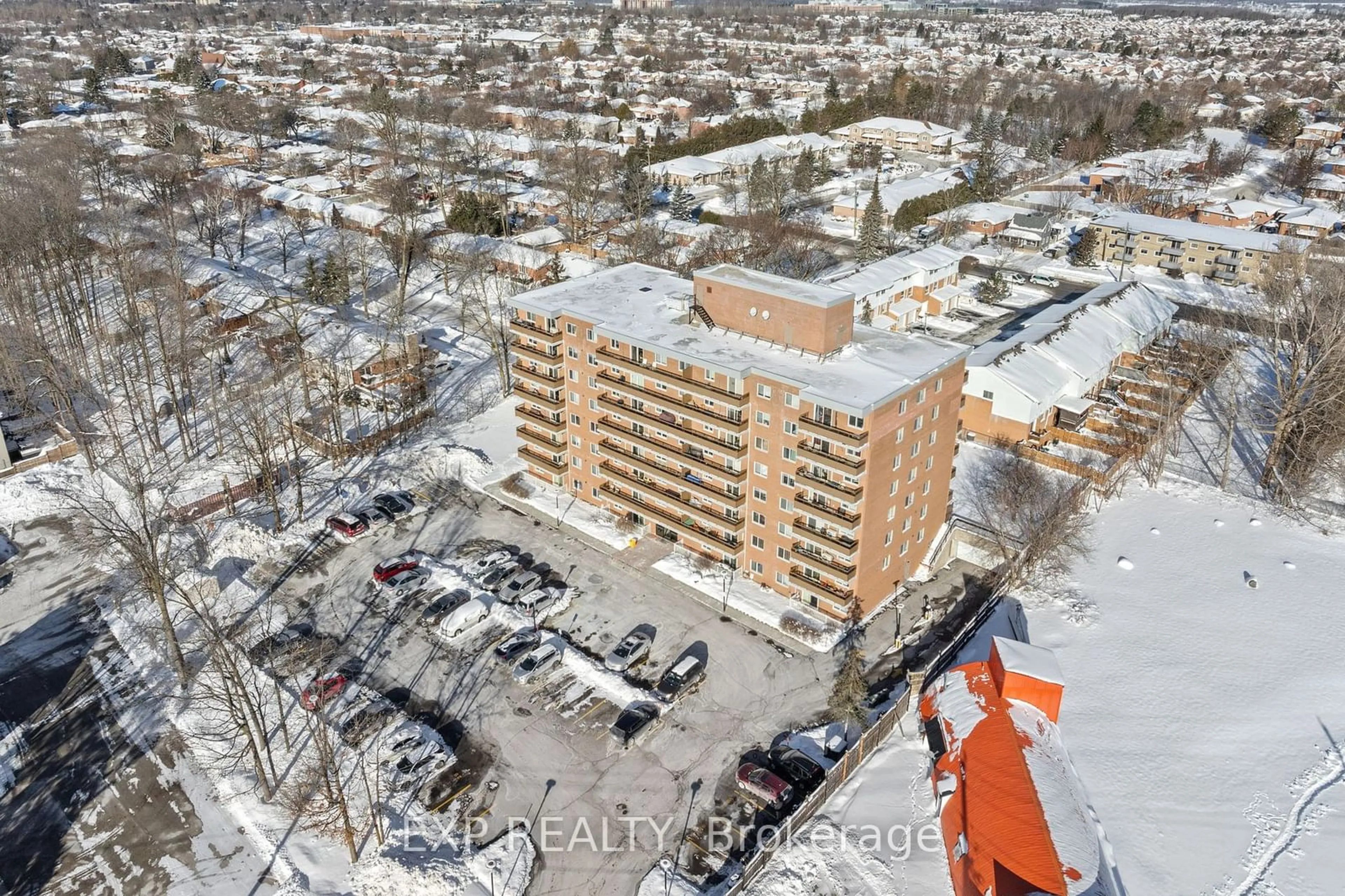 A pic from outside/outdoor area/front of a property/back of a property/a pic from drone, unknown for 414 Blake St #506, Barrie Ontario L4M 5J7