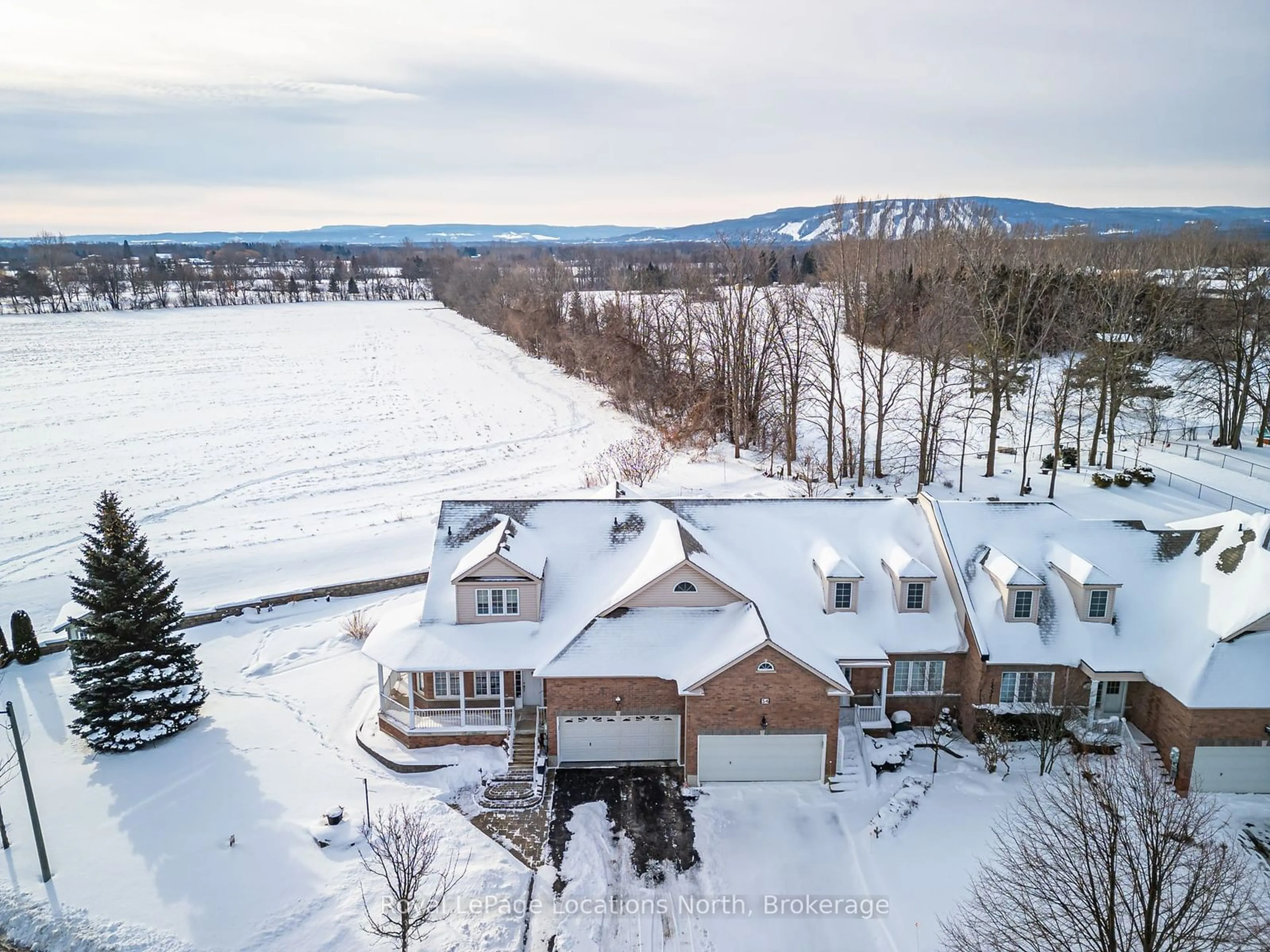 A pic from outside/outdoor area/front of a property/back of a property/a pic from drone, mountain view for 56 Thomas Dr, Collingwood Ontario L9Y 0A6