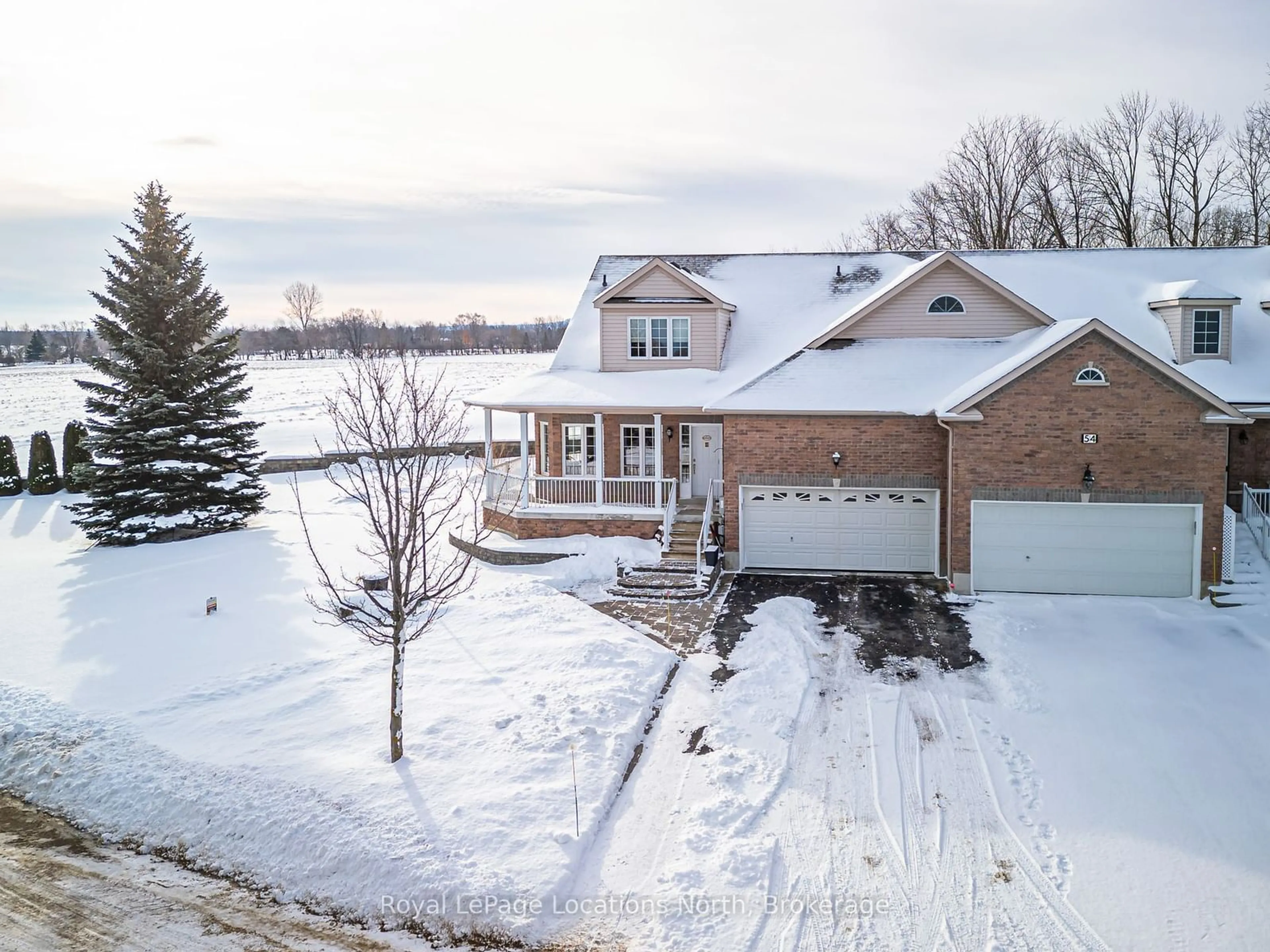 A pic from outside/outdoor area/front of a property/back of a property/a pic from drone, street for 56 Thomas Dr, Collingwood Ontario L9Y 0A6