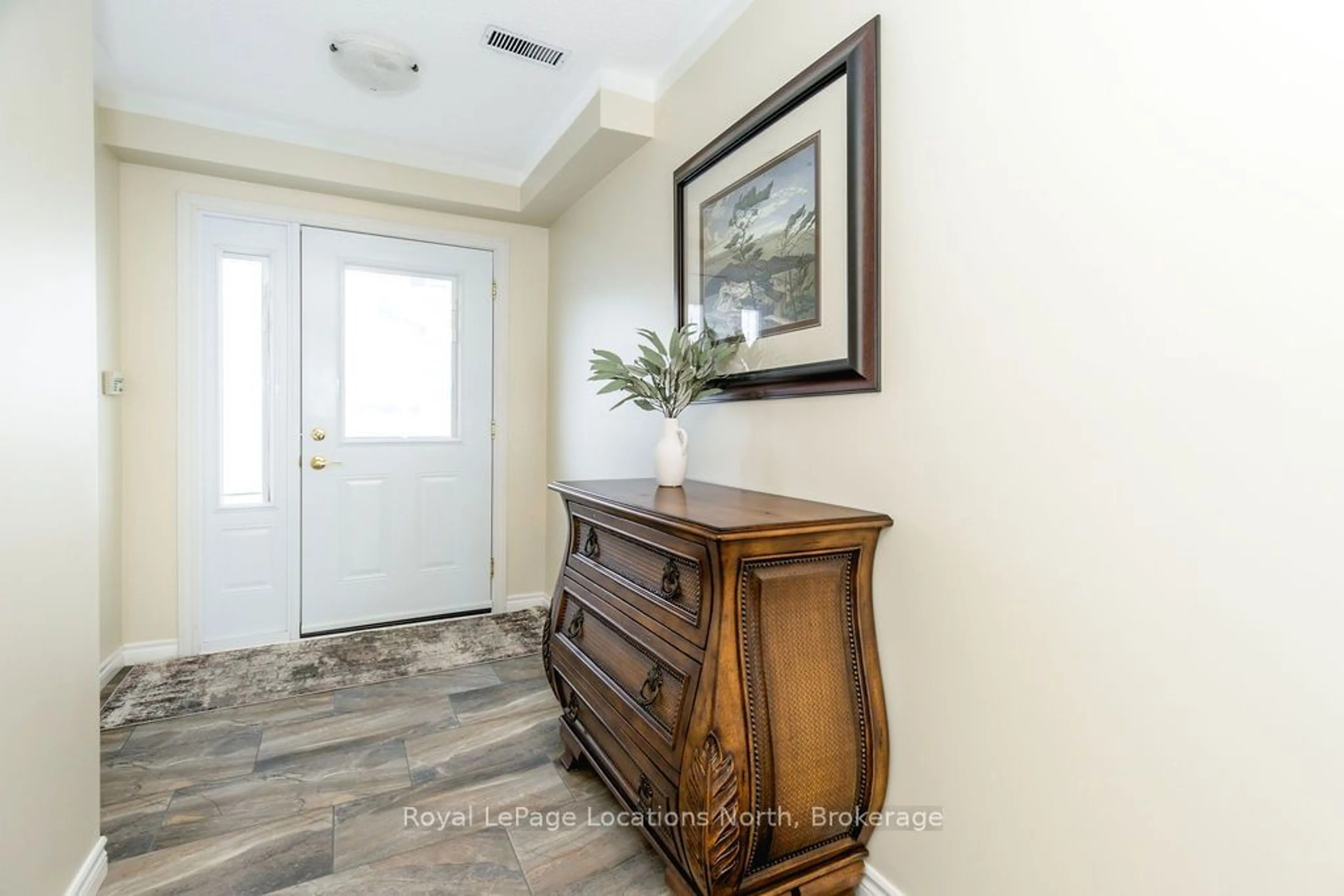 Indoor entryway for 4 BECK Blvd #6, Penetanguishene Ontario L9M 2H3