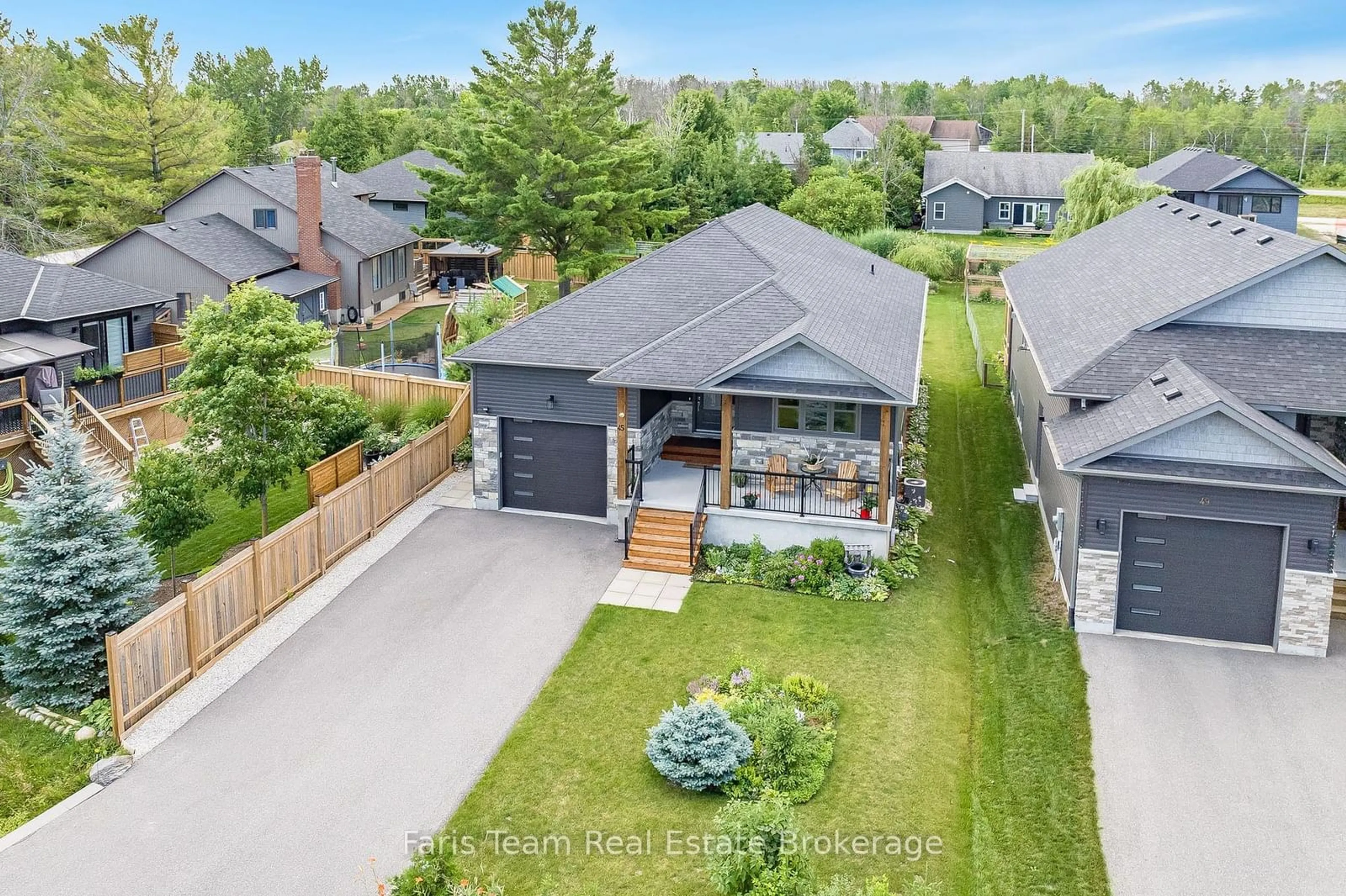 A pic from outside/outdoor area/front of a property/back of a property/a pic from drone, street for 45 Betty Blvd, Wasaga Beach Ontario L9Z 2Y4