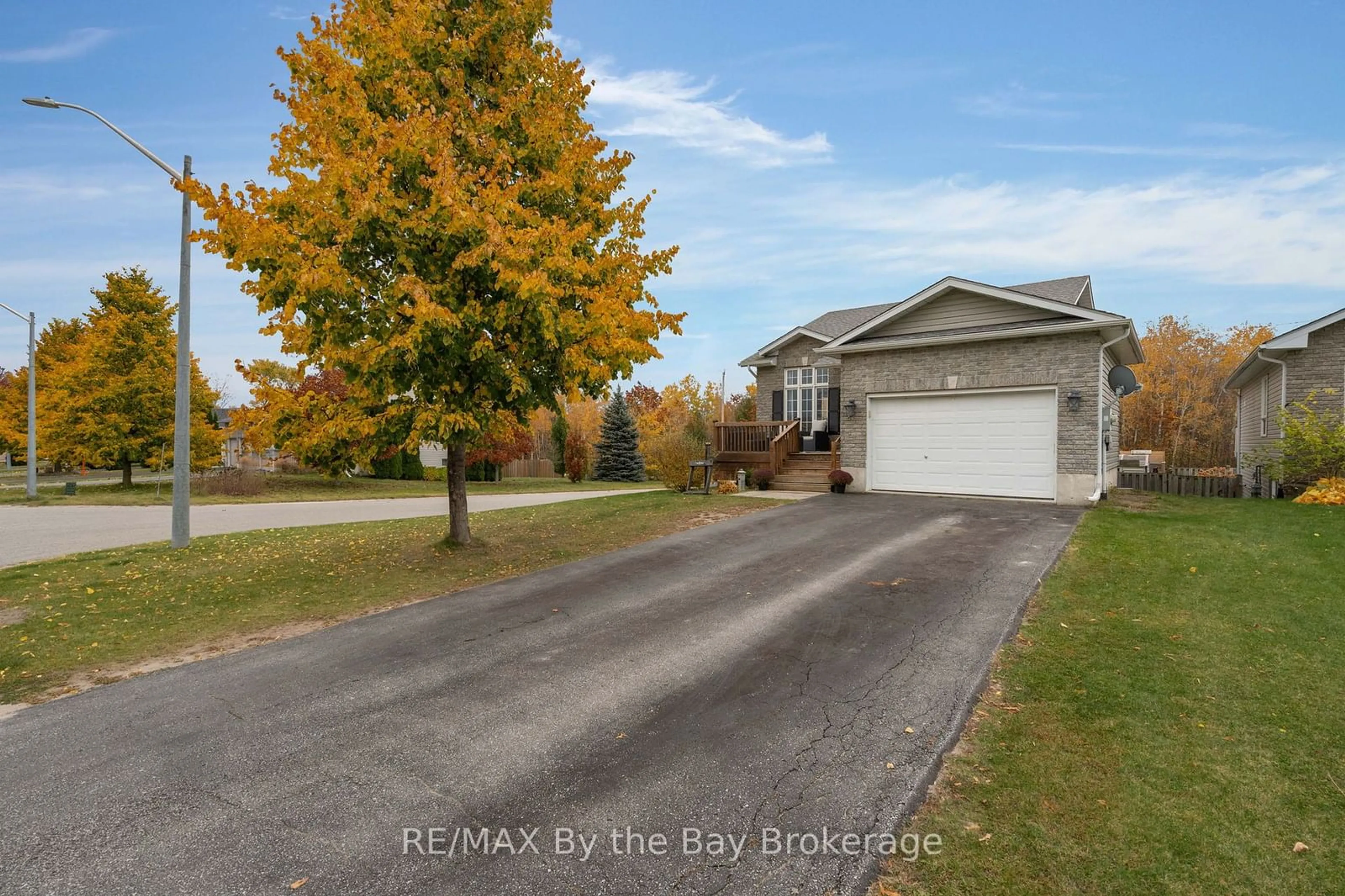 A pic from outside/outdoor area/front of a property/back of a property/a pic from drone, street for 27 GEORGIAS Walk, Tay Ontario L0K 2A0