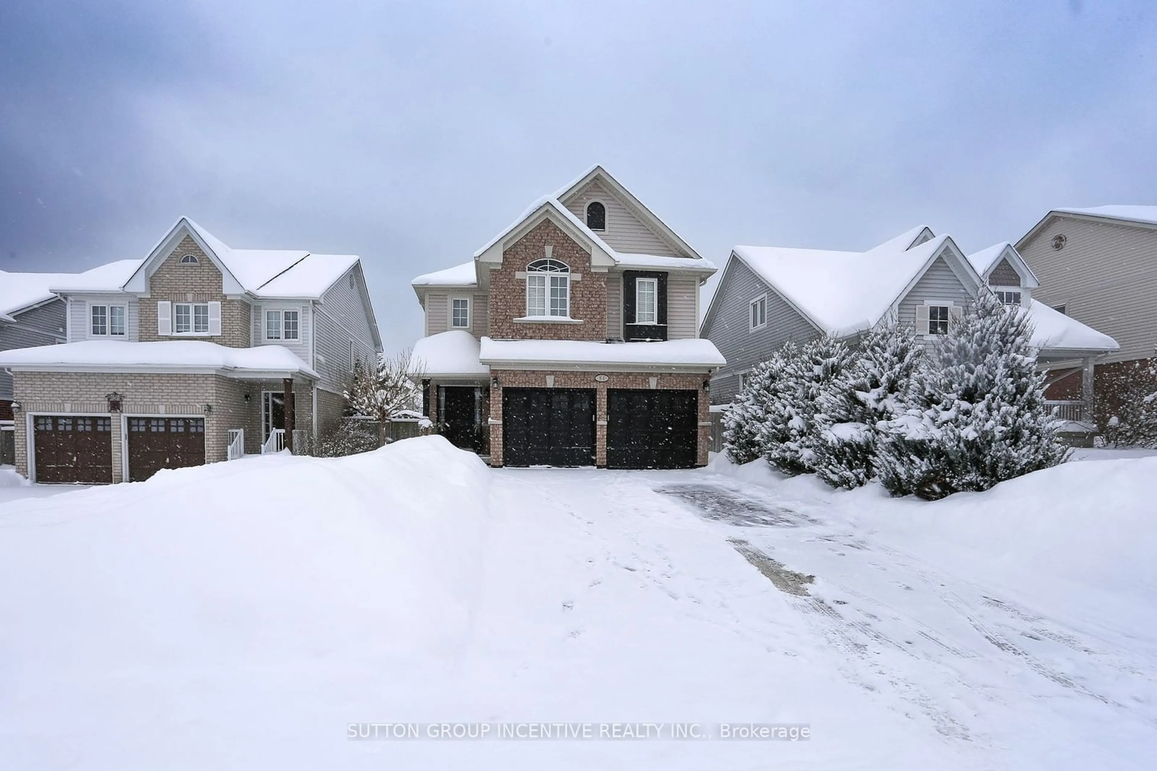 A pic from outside/outdoor area/front of a property/back of a property/a pic from drone, street for 84 Wesley Ave, Wasaga Beach Ontario L9Z 0B9