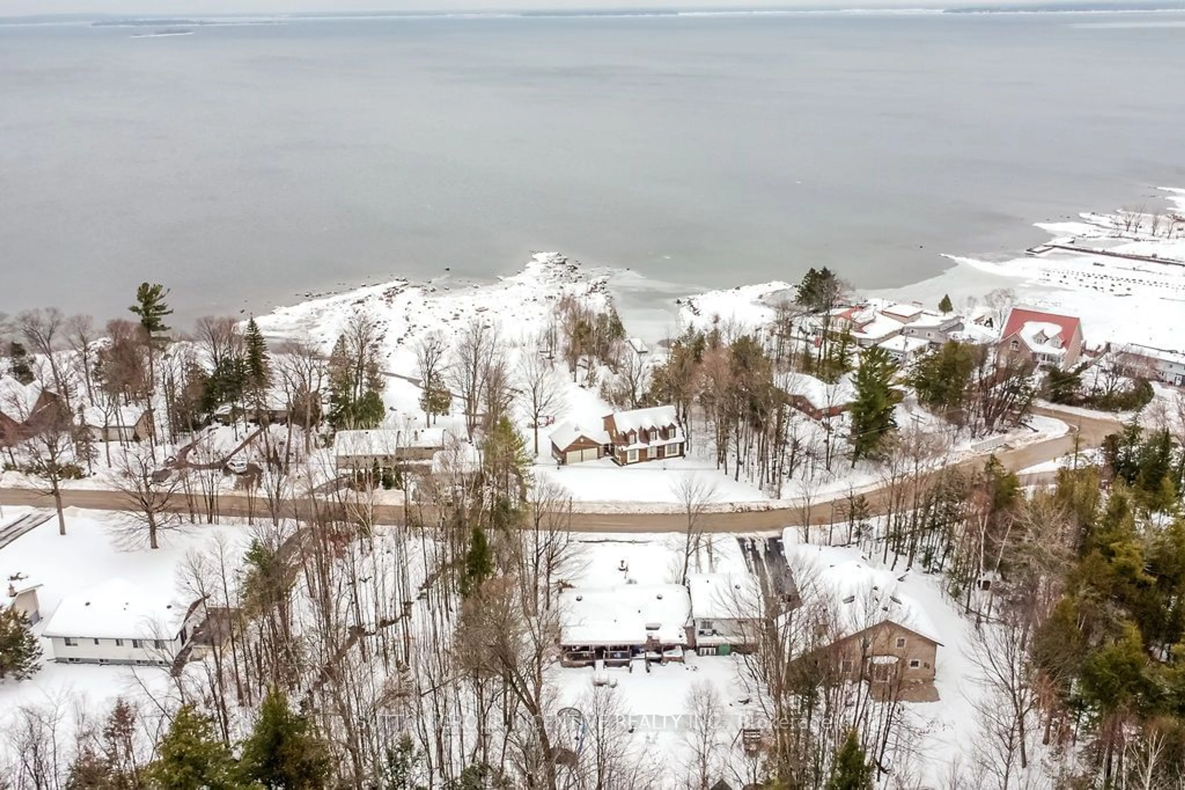 A pic from outside/outdoor area/front of a property/back of a property/a pic from drone, water/lake/river/ocean view for 195 Bayview Ave, Tay Ontario L0K 1R0