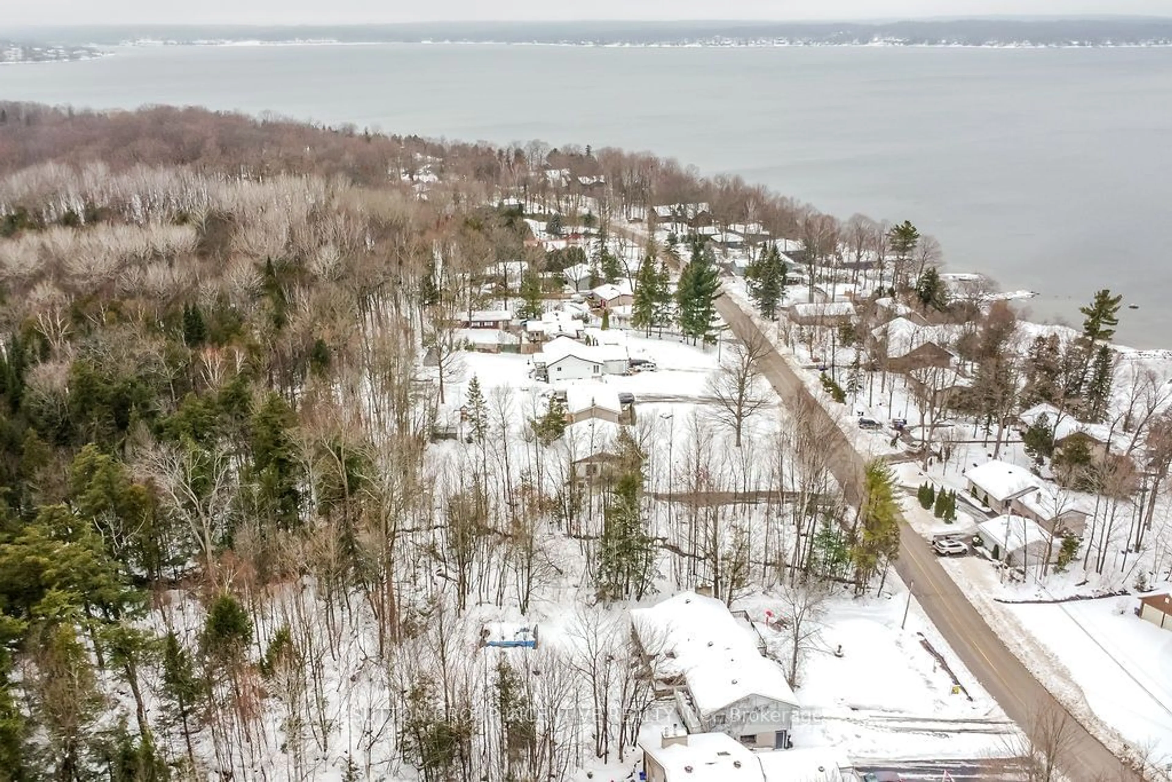 A pic from outside/outdoor area/front of a property/back of a property/a pic from drone, water/lake/river/ocean view for 195 Bayview Ave, Tay Ontario L0K 1R0