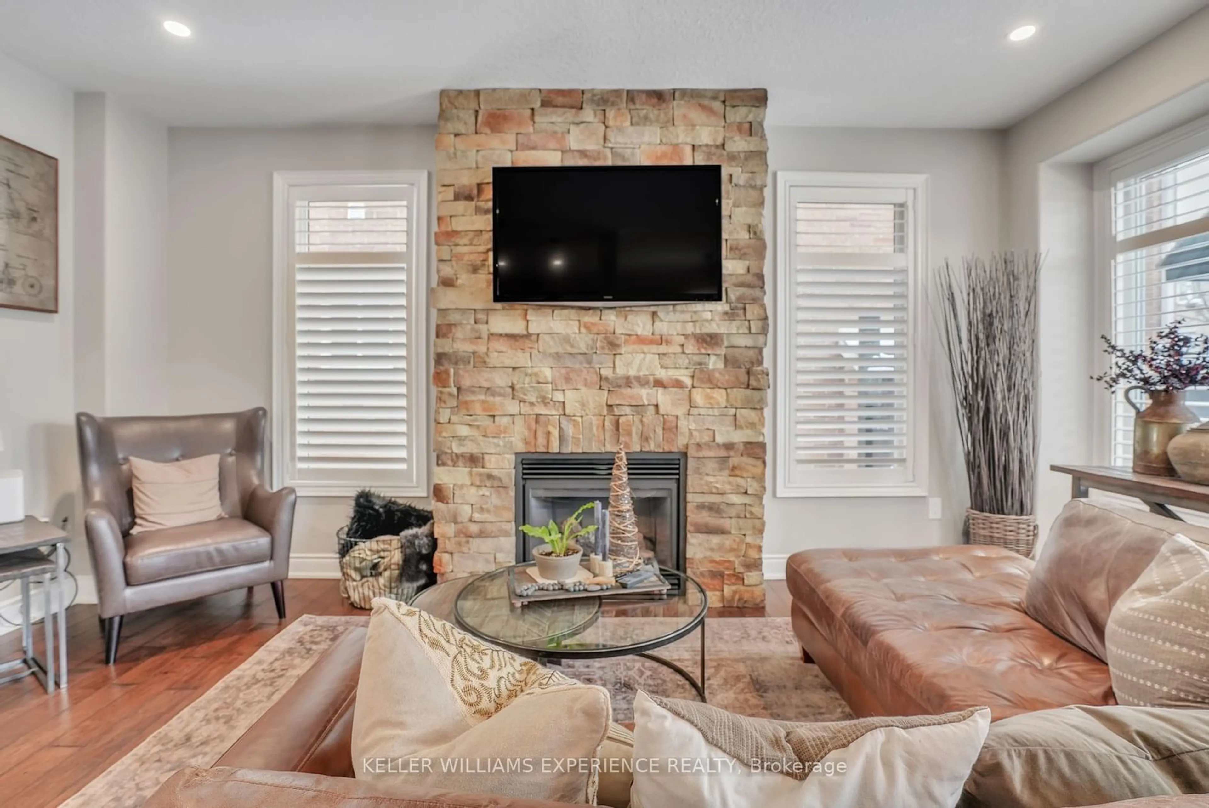 Living room with furniture, ceramic/tile floor for 71 Graihawk Dr, Barrie Ontario L4N 6G7