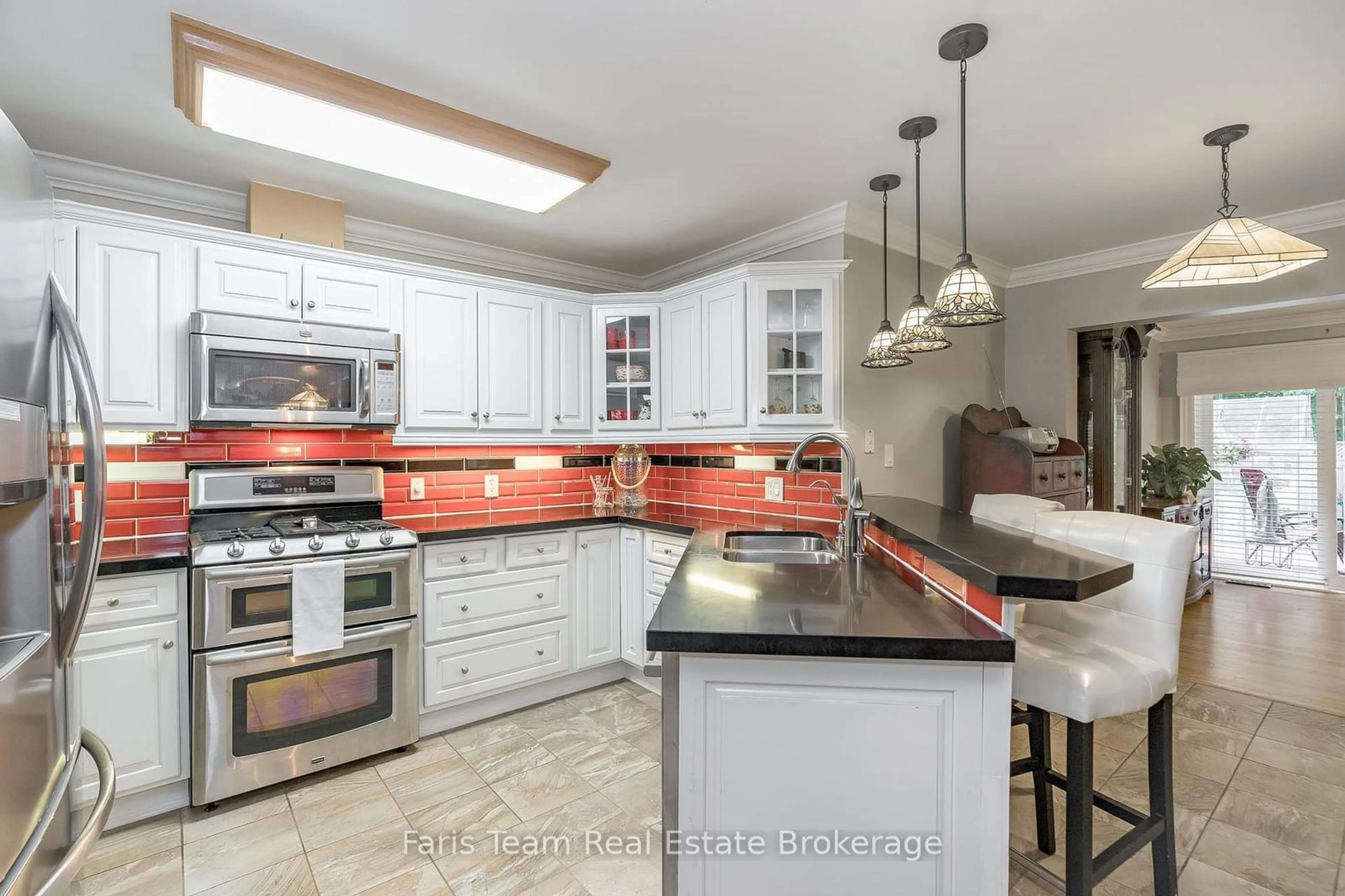 Open concept kitchen, ceramic/tile floor for 72 Oxley Dr, Penetanguishene Ontario L9M 1W4