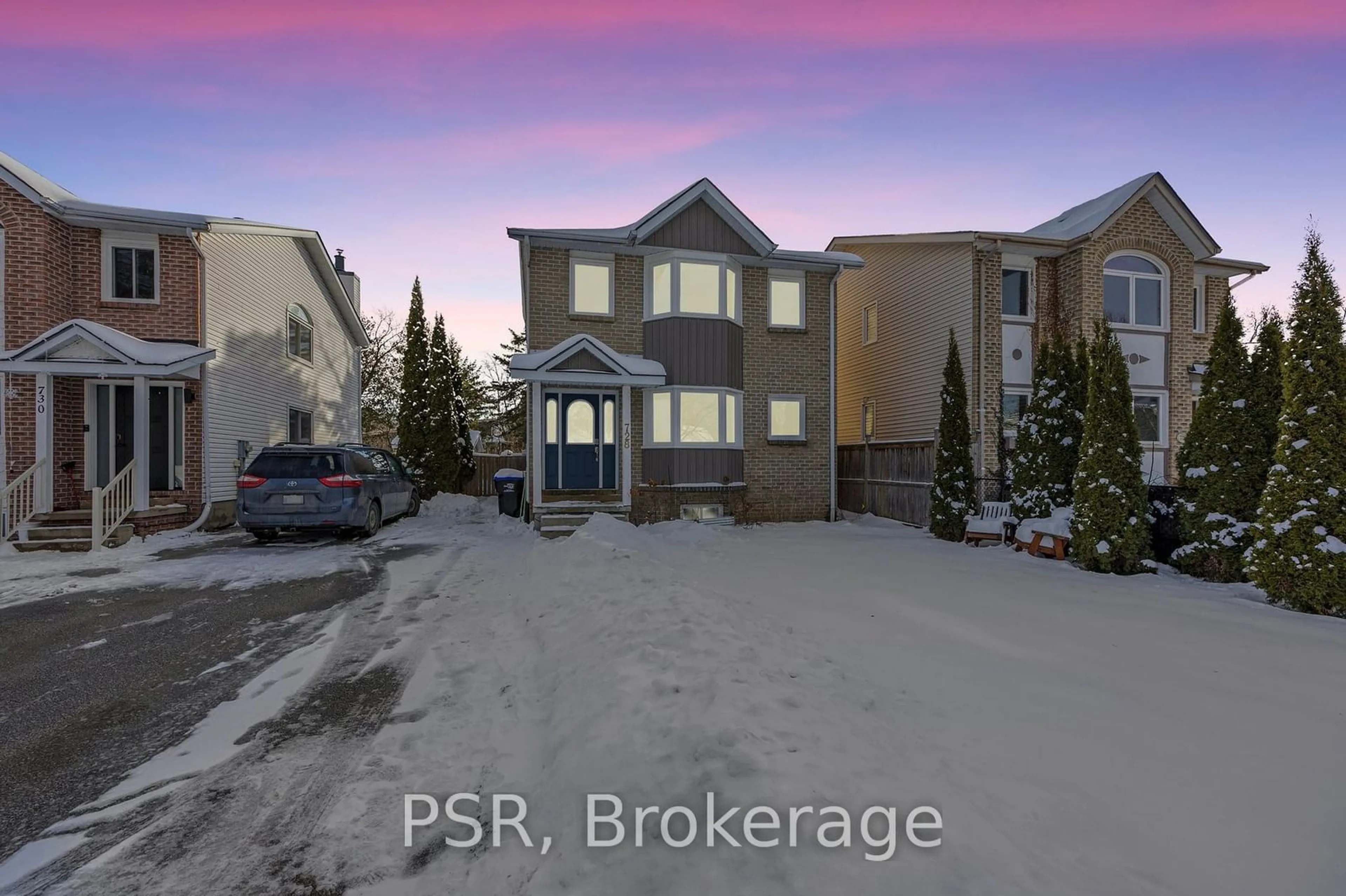 A pic from outside/outdoor area/front of a property/back of a property/a pic from drone, street for 728 Ste Marie St, Collingwood Ontario L9Y 4T5