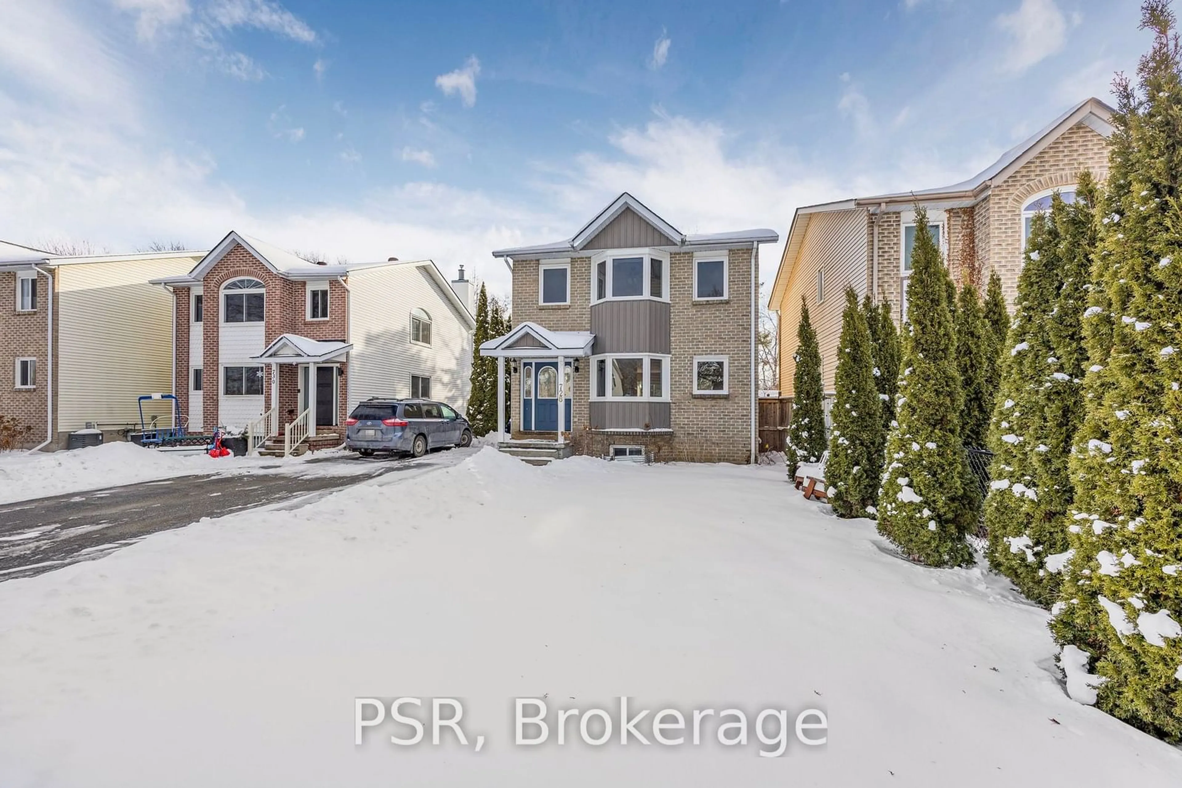 A pic from outside/outdoor area/front of a property/back of a property/a pic from drone, street for 728 Ste Marie St, Collingwood Ontario L9Y 4T5