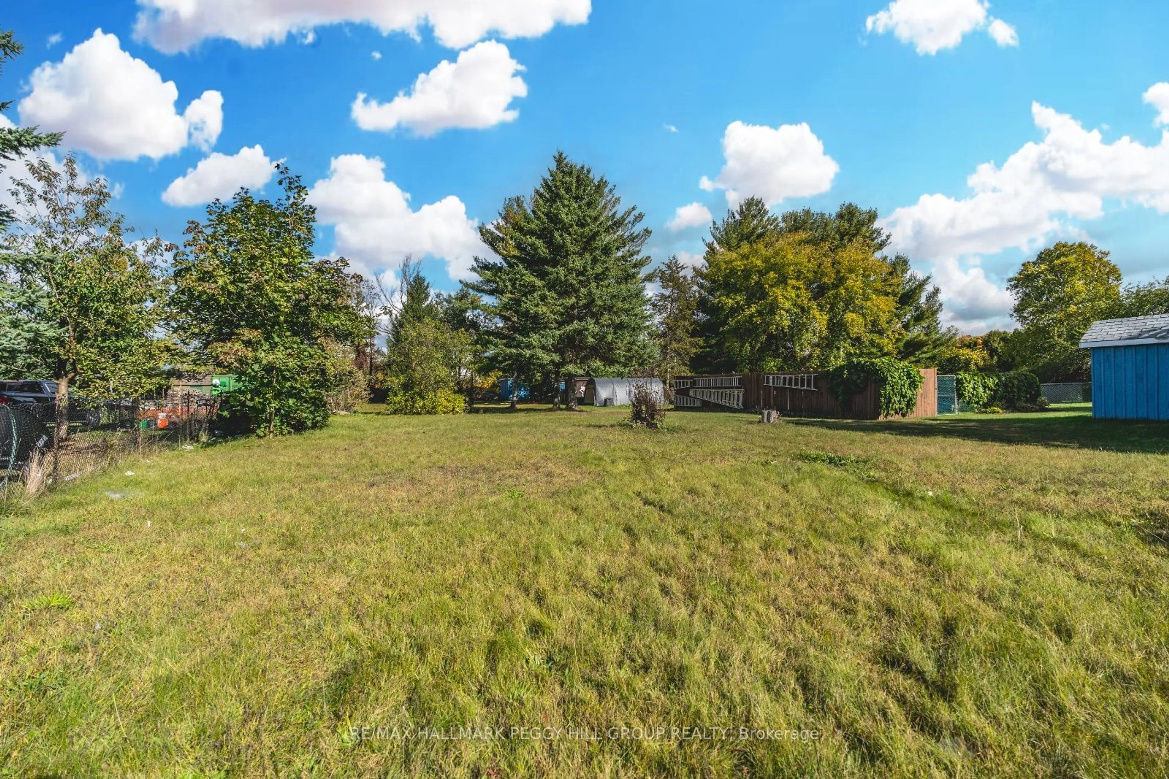 A pic from outside/outdoor area/front of a property/back of a property/a pic from drone, forest/trees view for 221 Phillips St, Barrie Ontario L4N 3V2