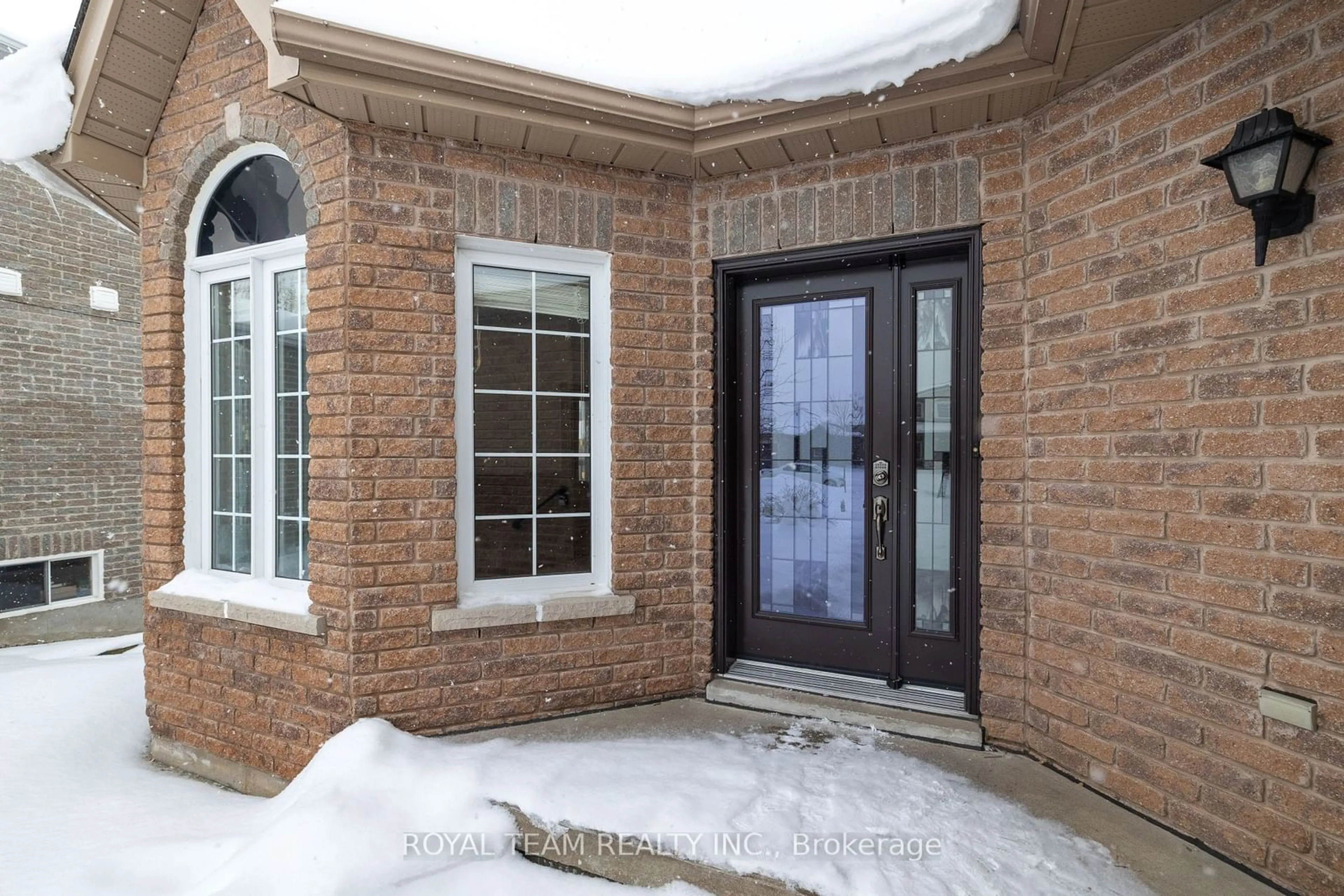 Indoor entryway for 287 Pringle Dr, Barrie Ontario L4N 0Z2