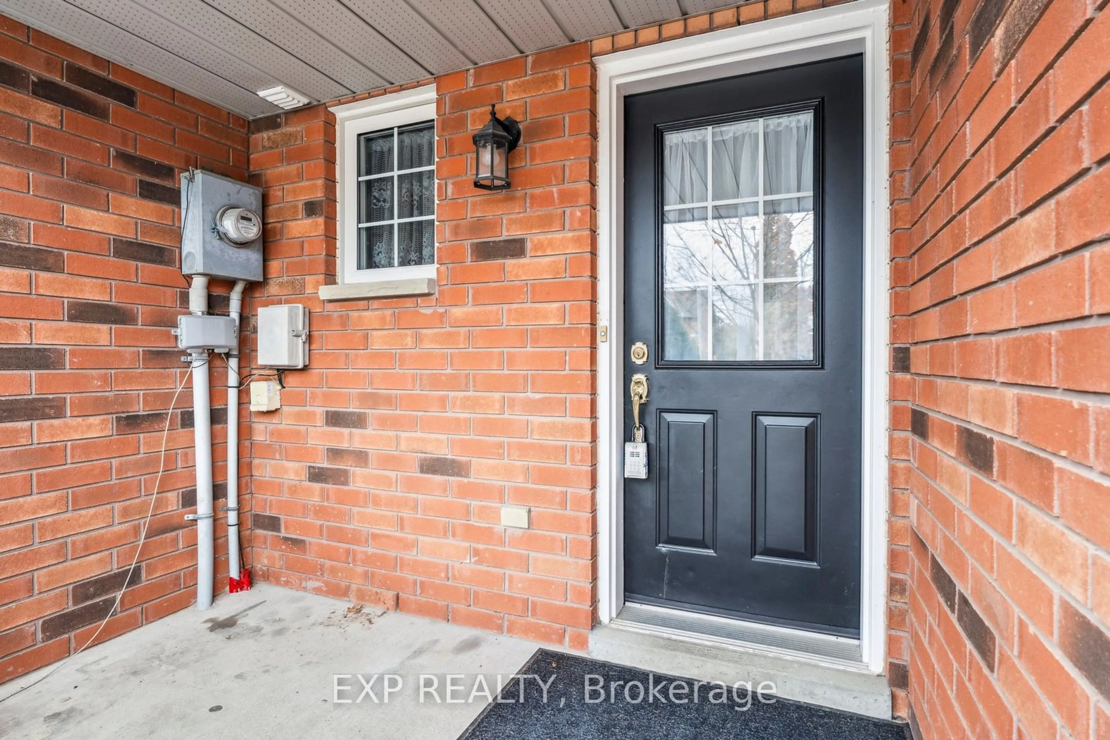 Indoor entryway for 6 Huitema Crt, Barrie Ontario L4N 9P9