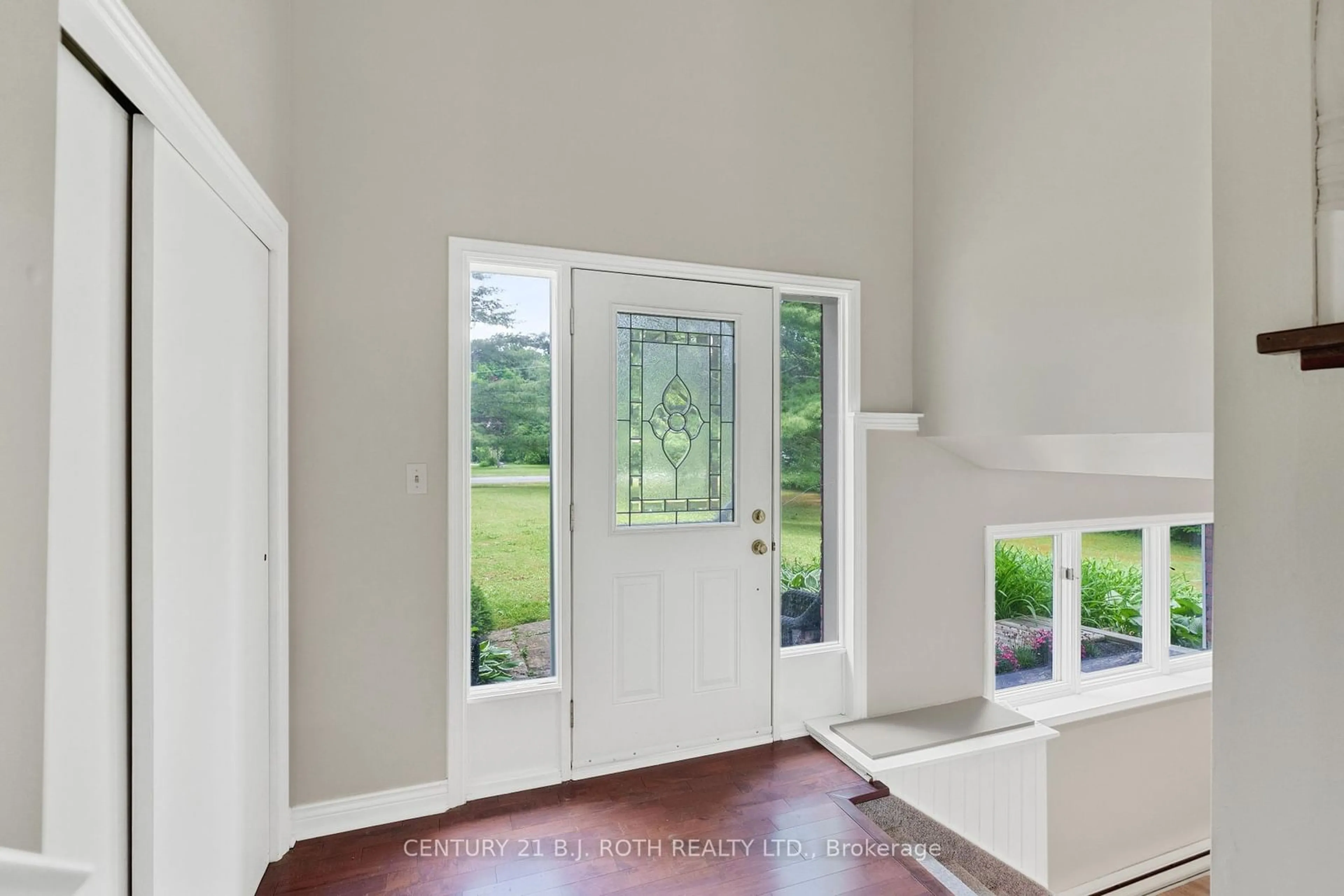 Indoor entryway for 3998 Martindale Cres, Severn Ontario L3V 0W9