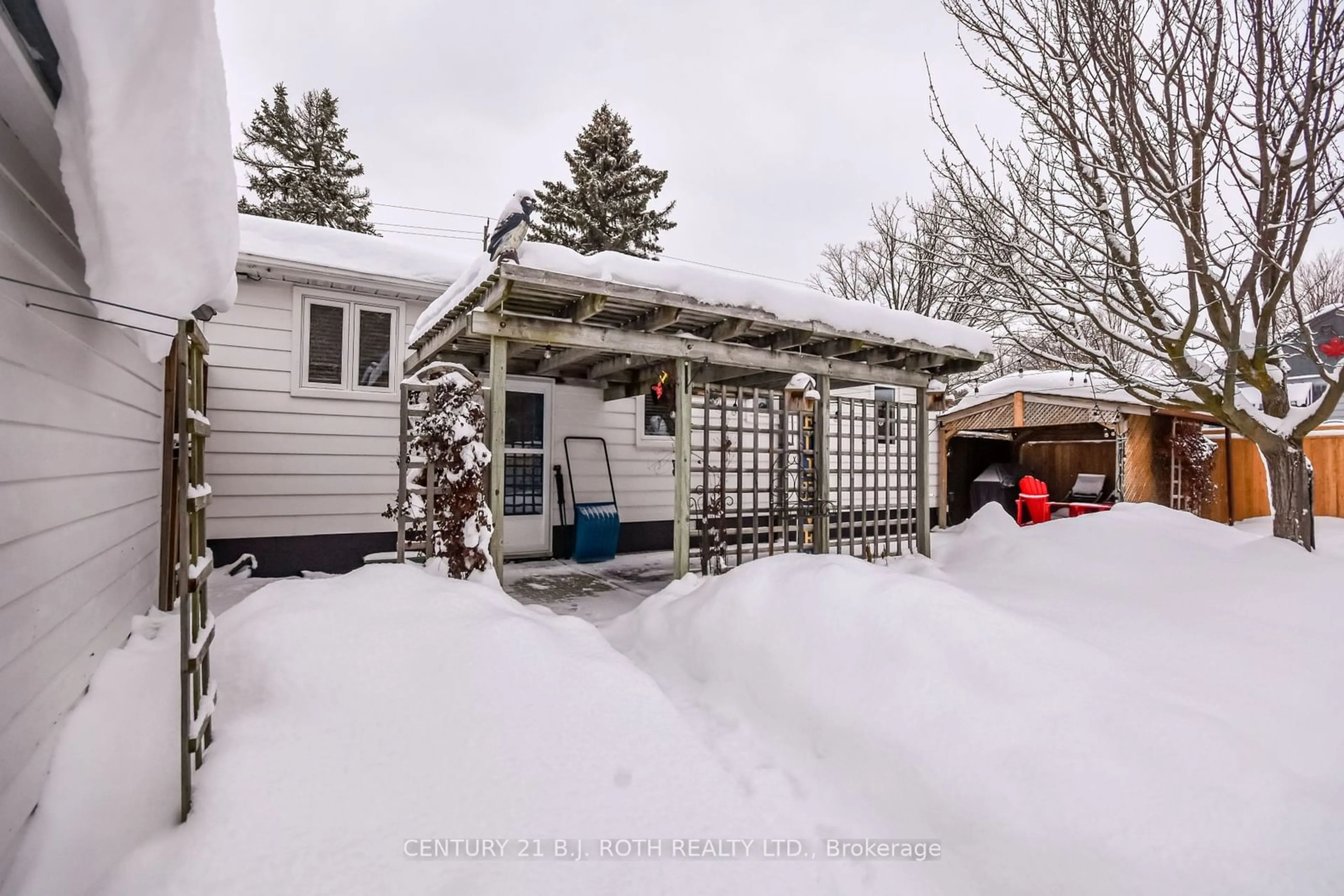 Shed for 51 Fittons Rd, Orillia Ontario L3V 3V1