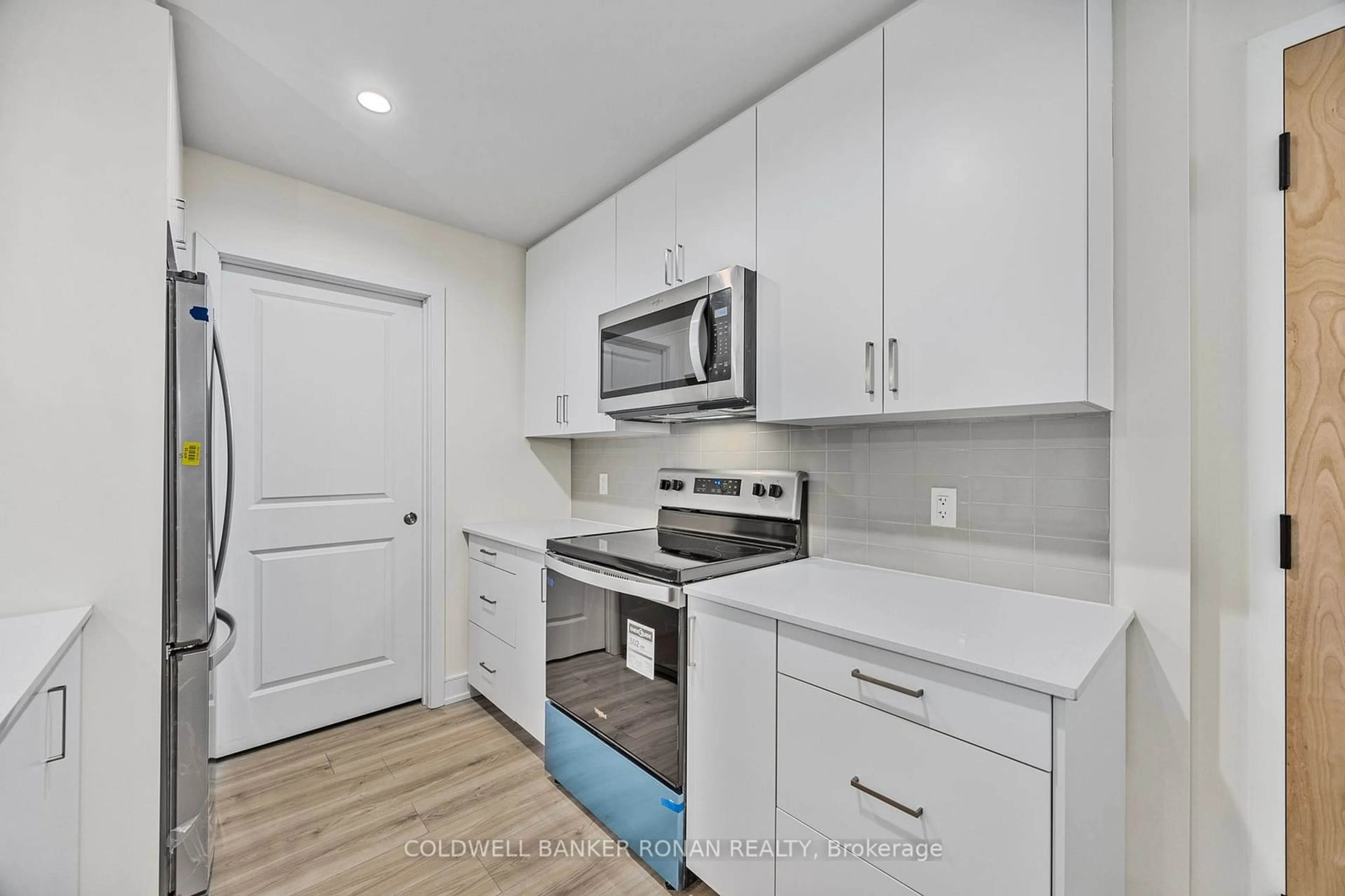 Standard kitchen, unknown for 121 Mary St #316, Clearview Ontario L0M 1G0