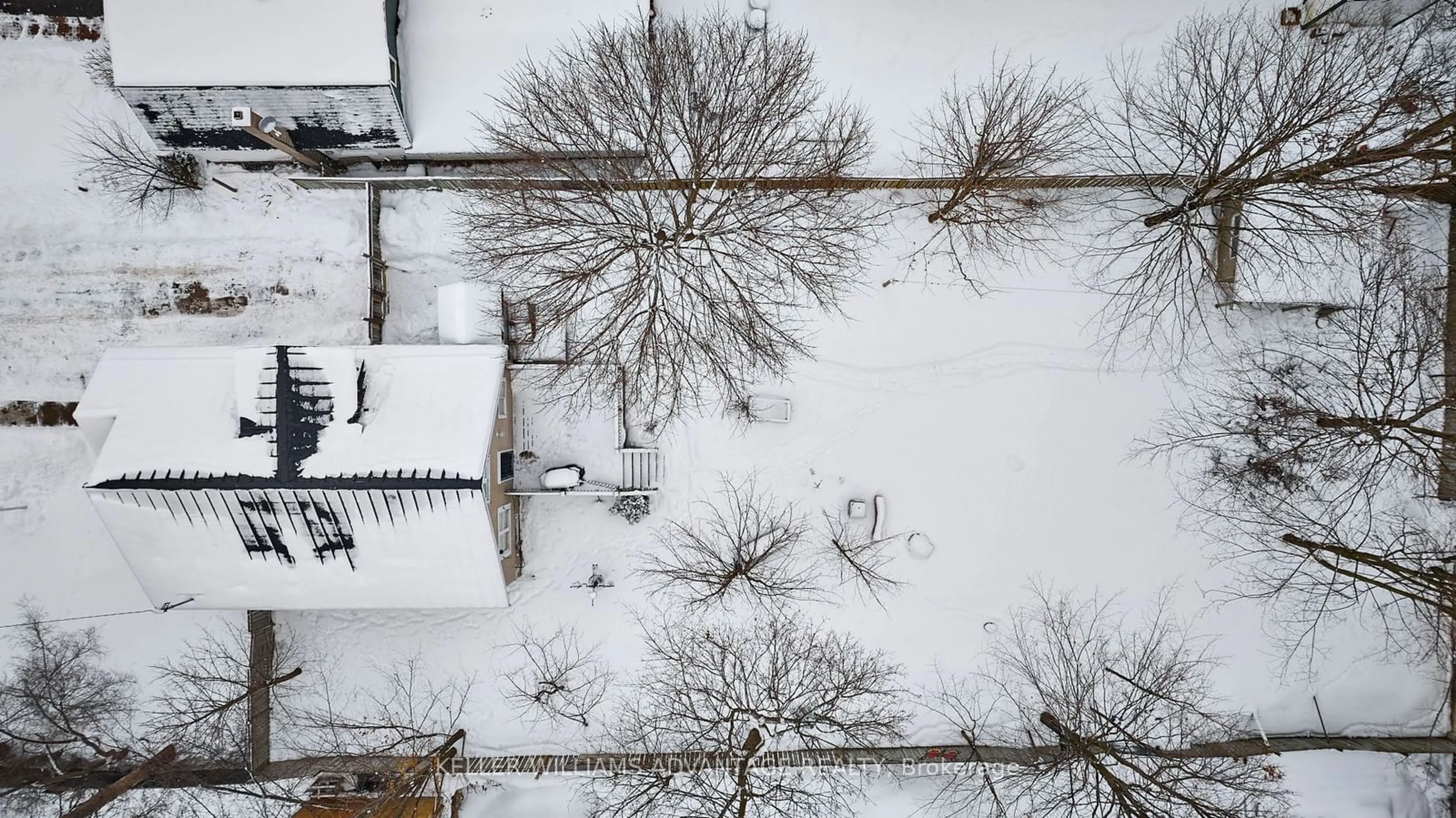 A pic from outside/outdoor area/front of a property/back of a property/a pic from drone, building for 25 Henry St, Barrie Ontario L4N 1C5