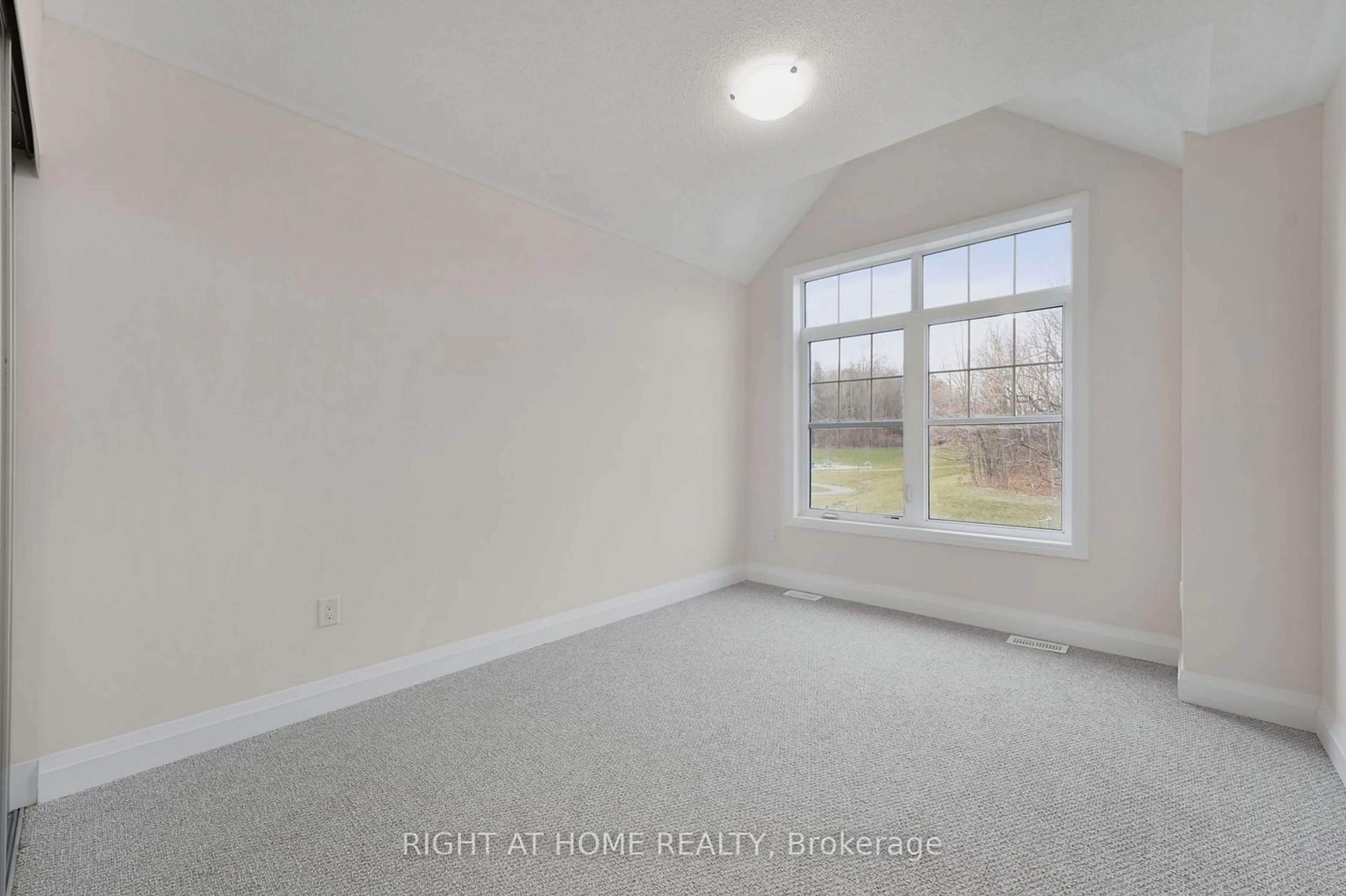 A pic of a room for 66 Bearberry Rd, Springwater Ontario L9X 2E1