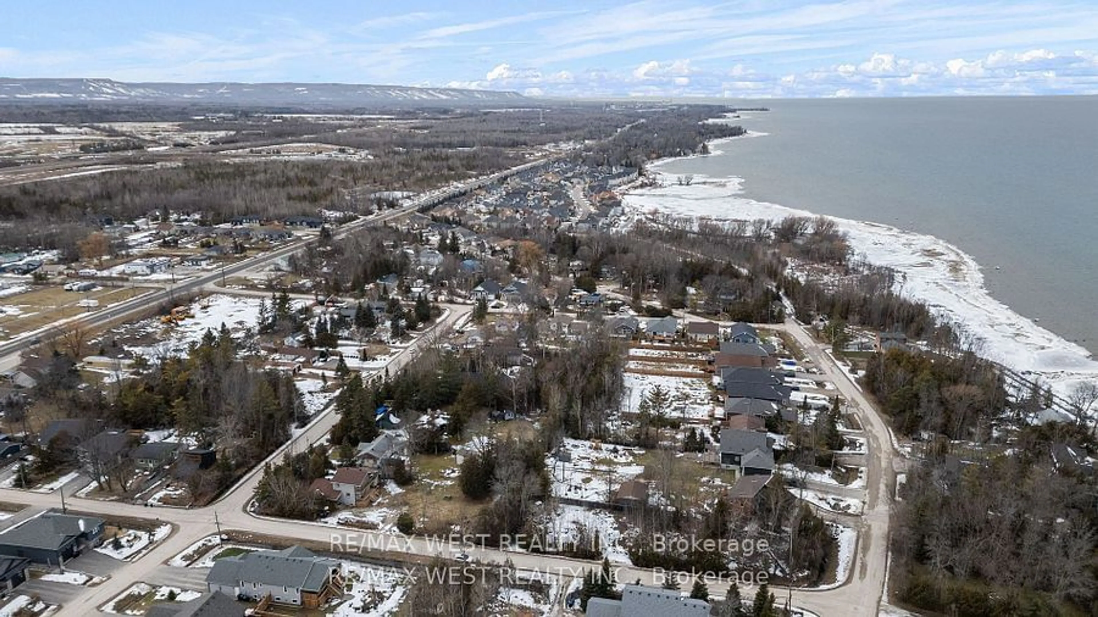 A pic from outside/outdoor area/front of a property/back of a property/a pic from drone, water/lake/river/ocean view for 30 Bayswater Dr, Wasaga Beach Ontario L9Z 2Y3