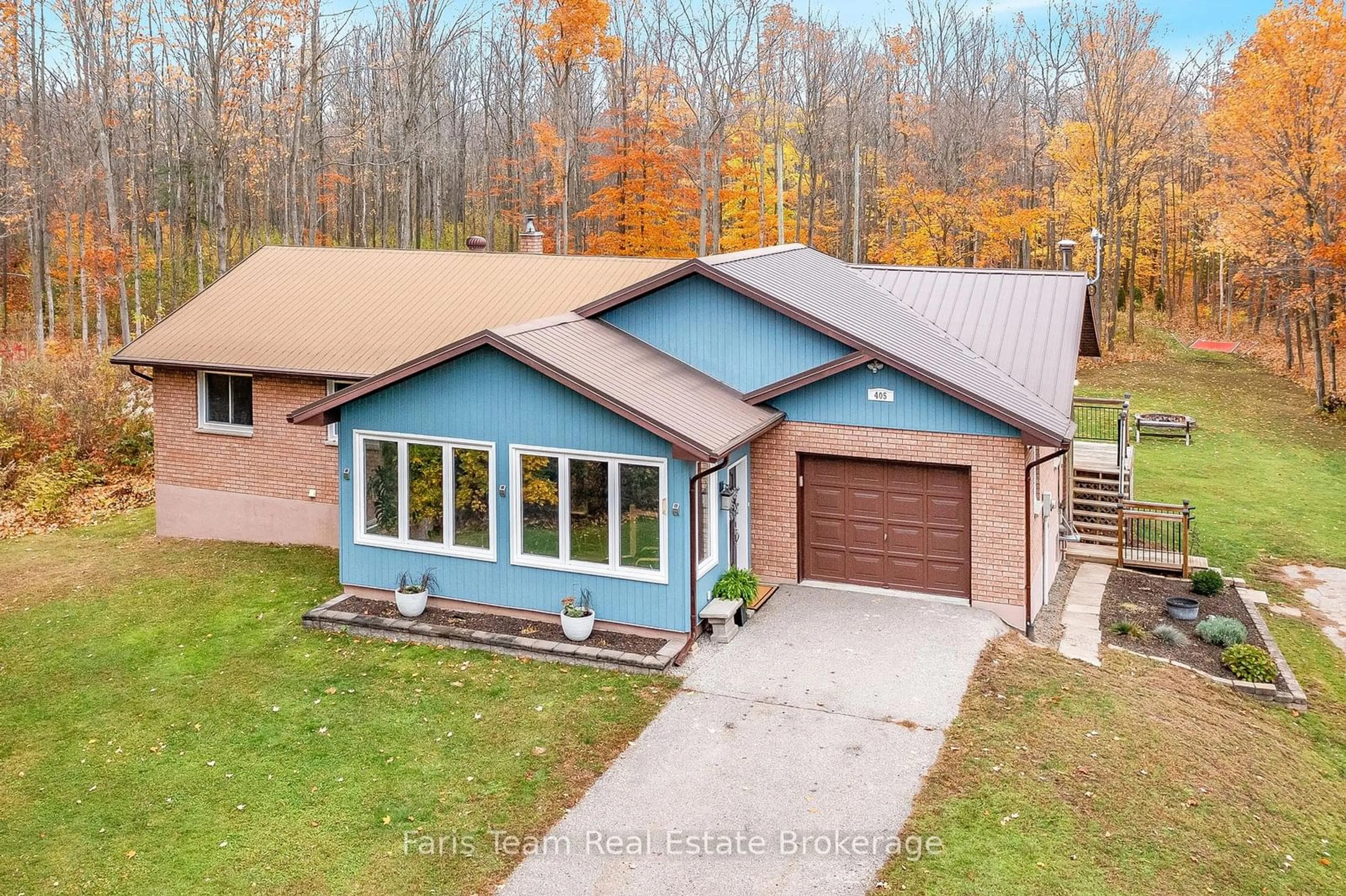 A pic from outside/outdoor area/front of a property/back of a property/a pic from drone, unknown for 405 Baseline Rd, Tiny Ontario L4R 0E3