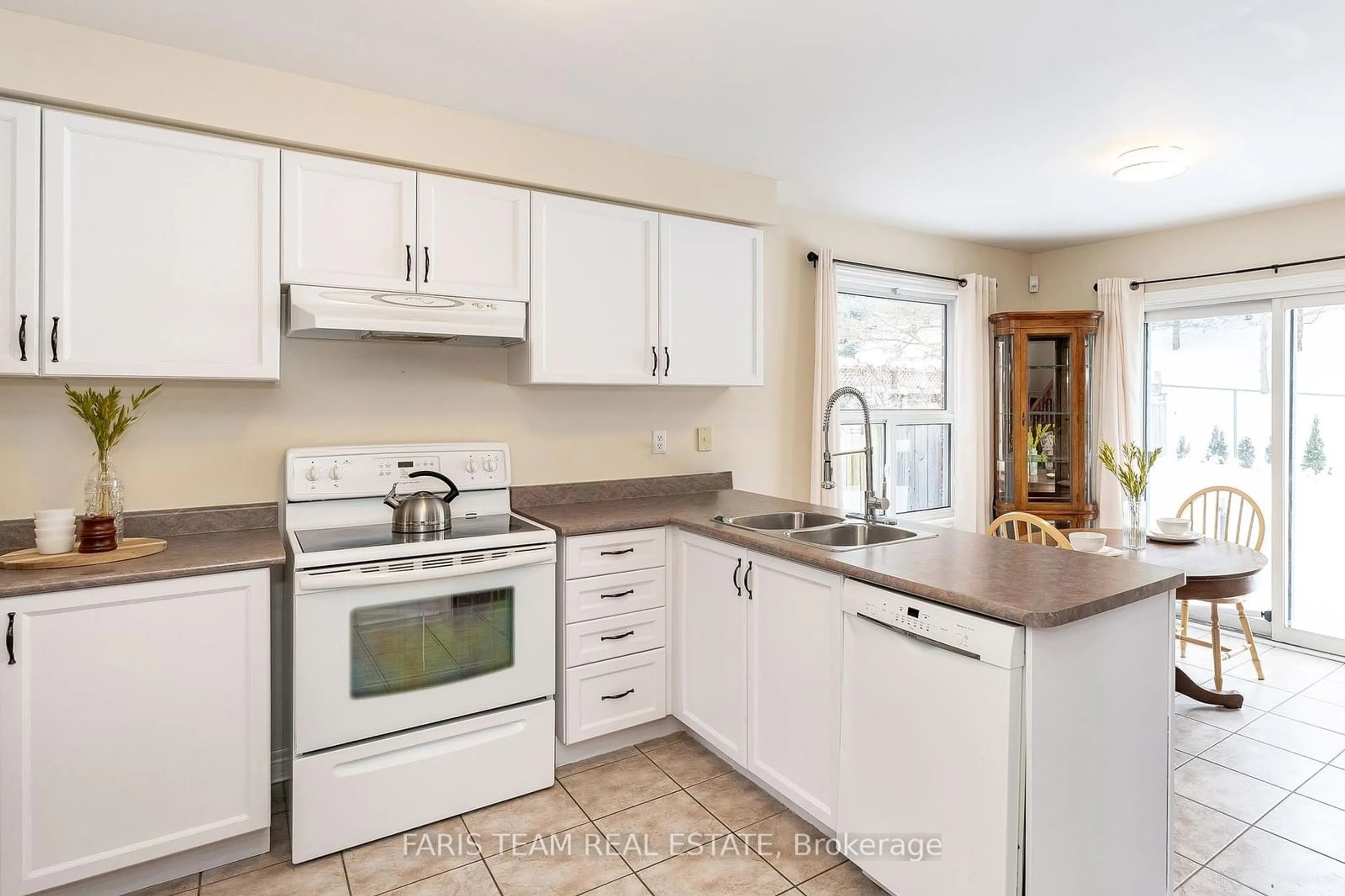 Standard kitchen, unknown for 33 Prince Of Wales Dr, Barrie Ontario L4N 0T2