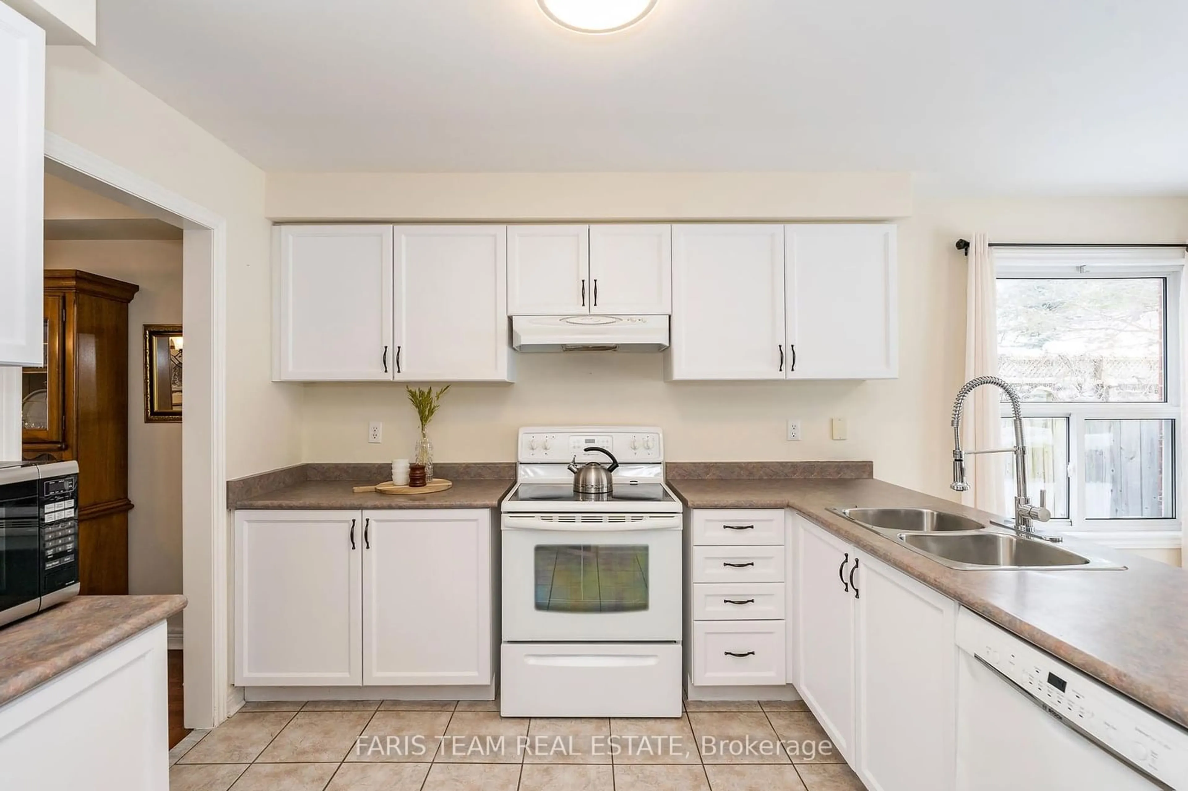 Standard kitchen, unknown for 33 Prince Of Wales Dr, Barrie Ontario L4N 0T2