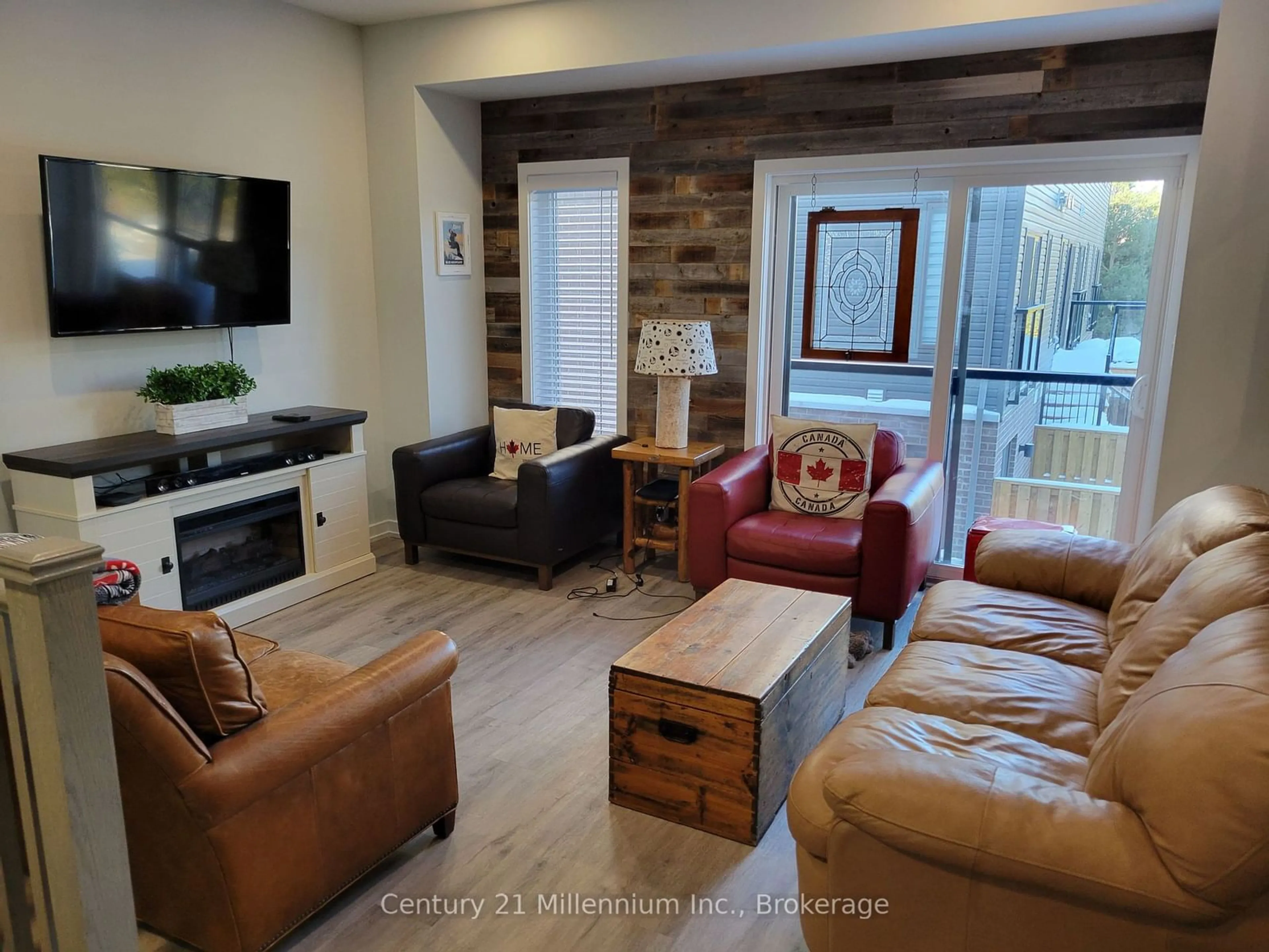 Living room with furniture, wood/laminate floor for 6 Winters Cres #6, Collingwood Ontario L9Y 5H8