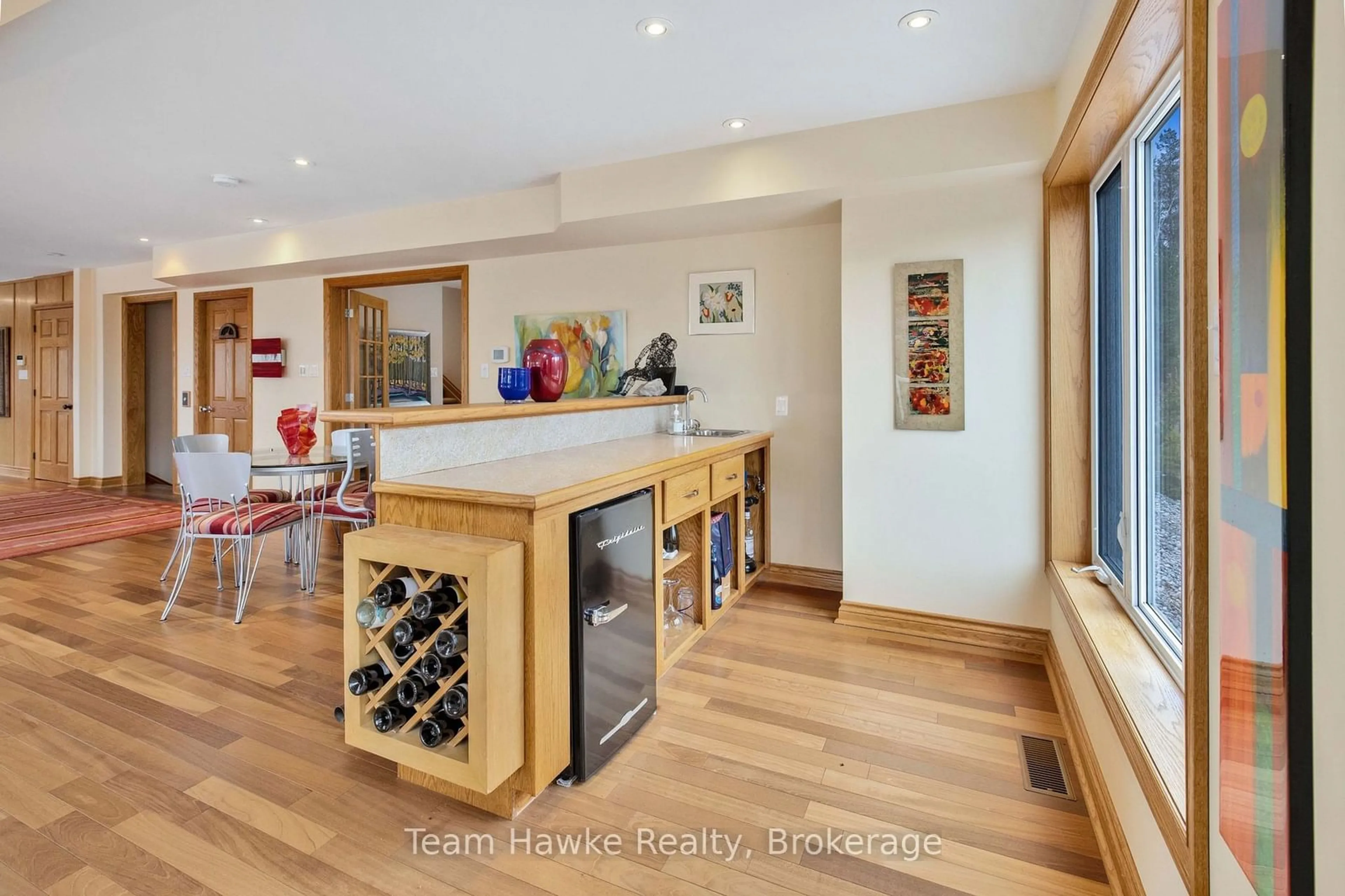 Contemporary kitchen, unknown for 33 Wendake Rd, Tiny Ontario L0L 2T0