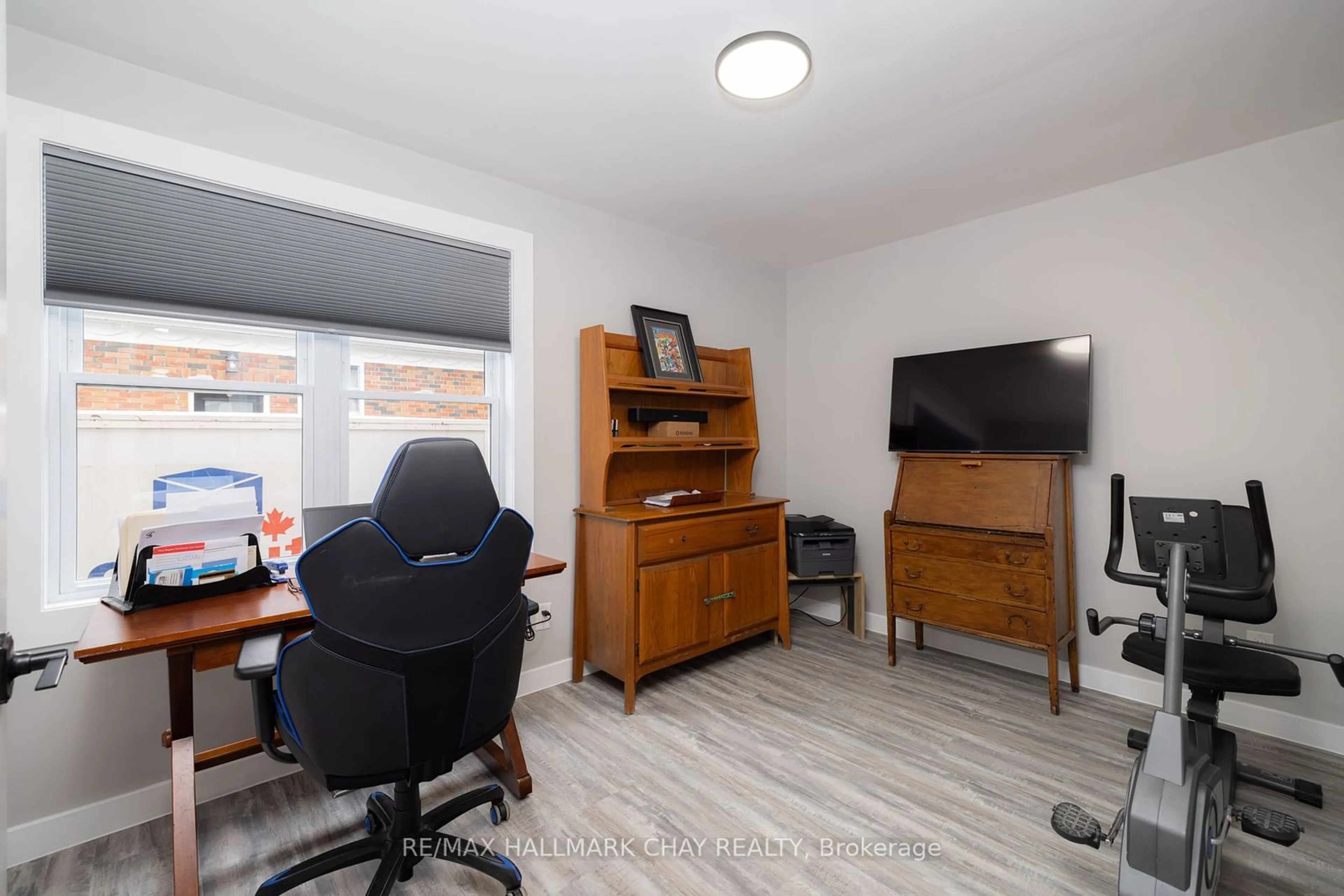 A pic of a room for 9 Gunn St, Barrie Ontario L4M 2H2