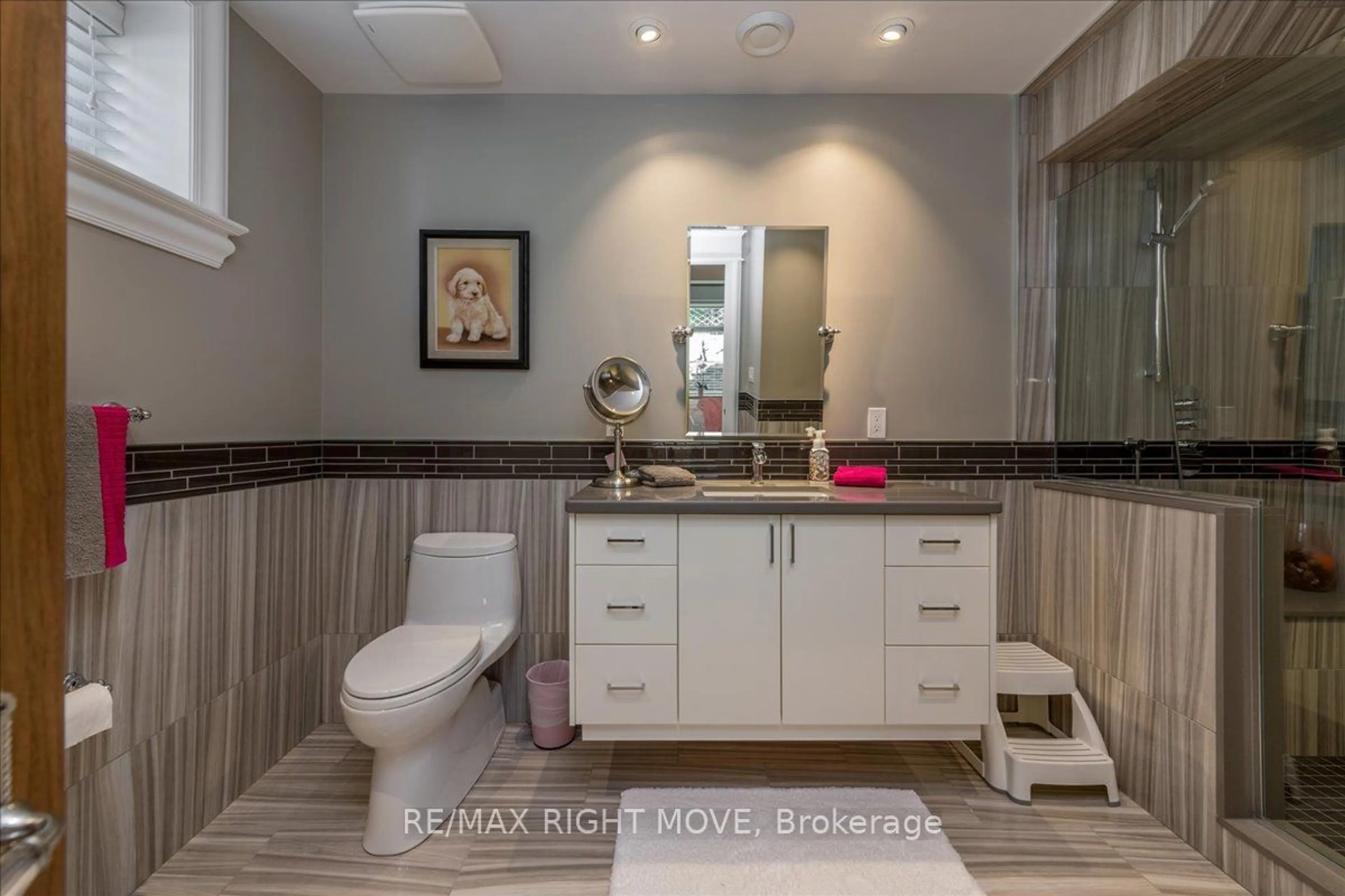 Contemporary bathroom, ceramic/tile floor for 153 Creighton St, Ramara Ontario L3V 0K8