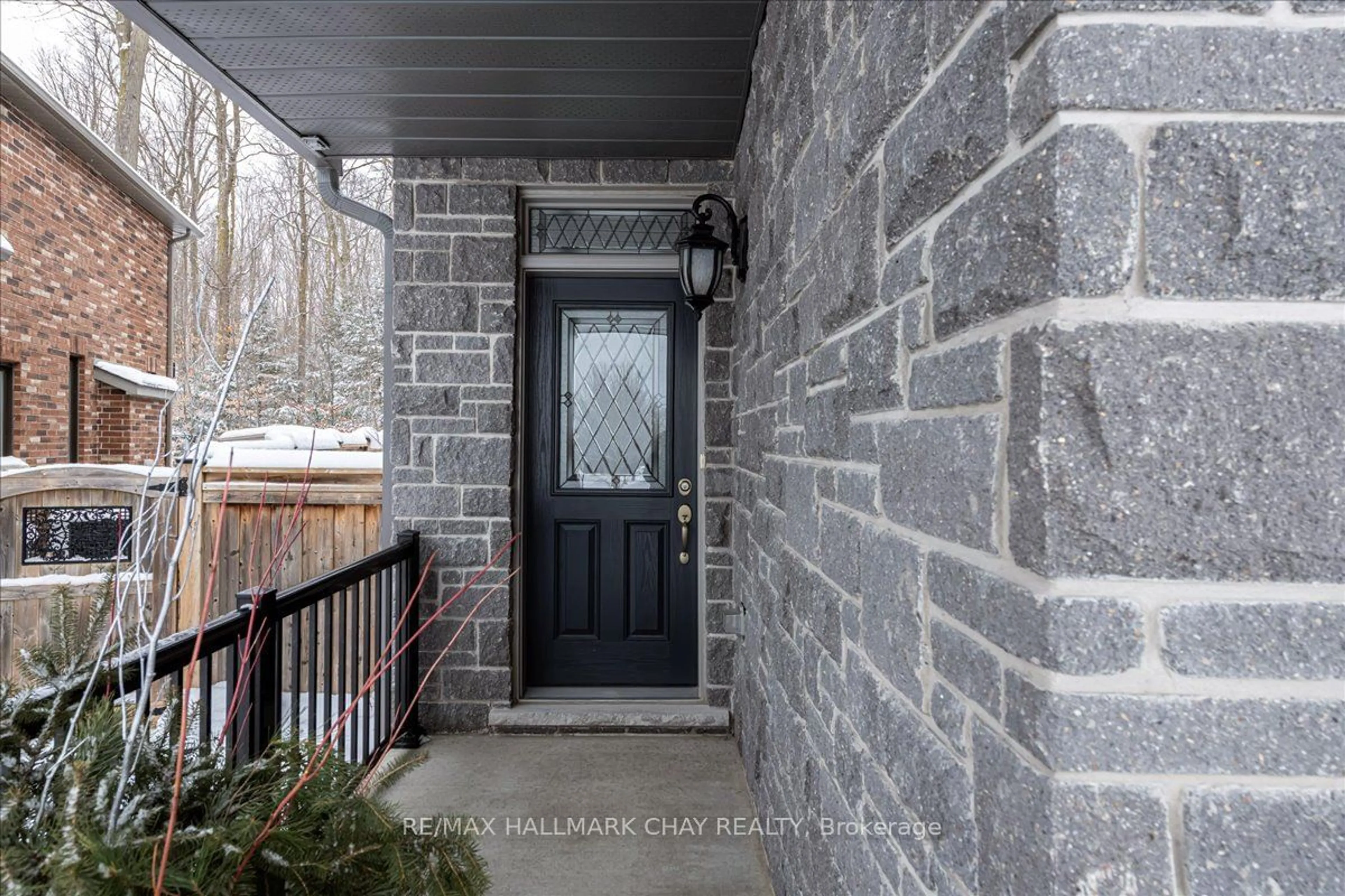 Indoor entryway for 101 Jewel House Lane, Barrie Ontario L4N 5X1