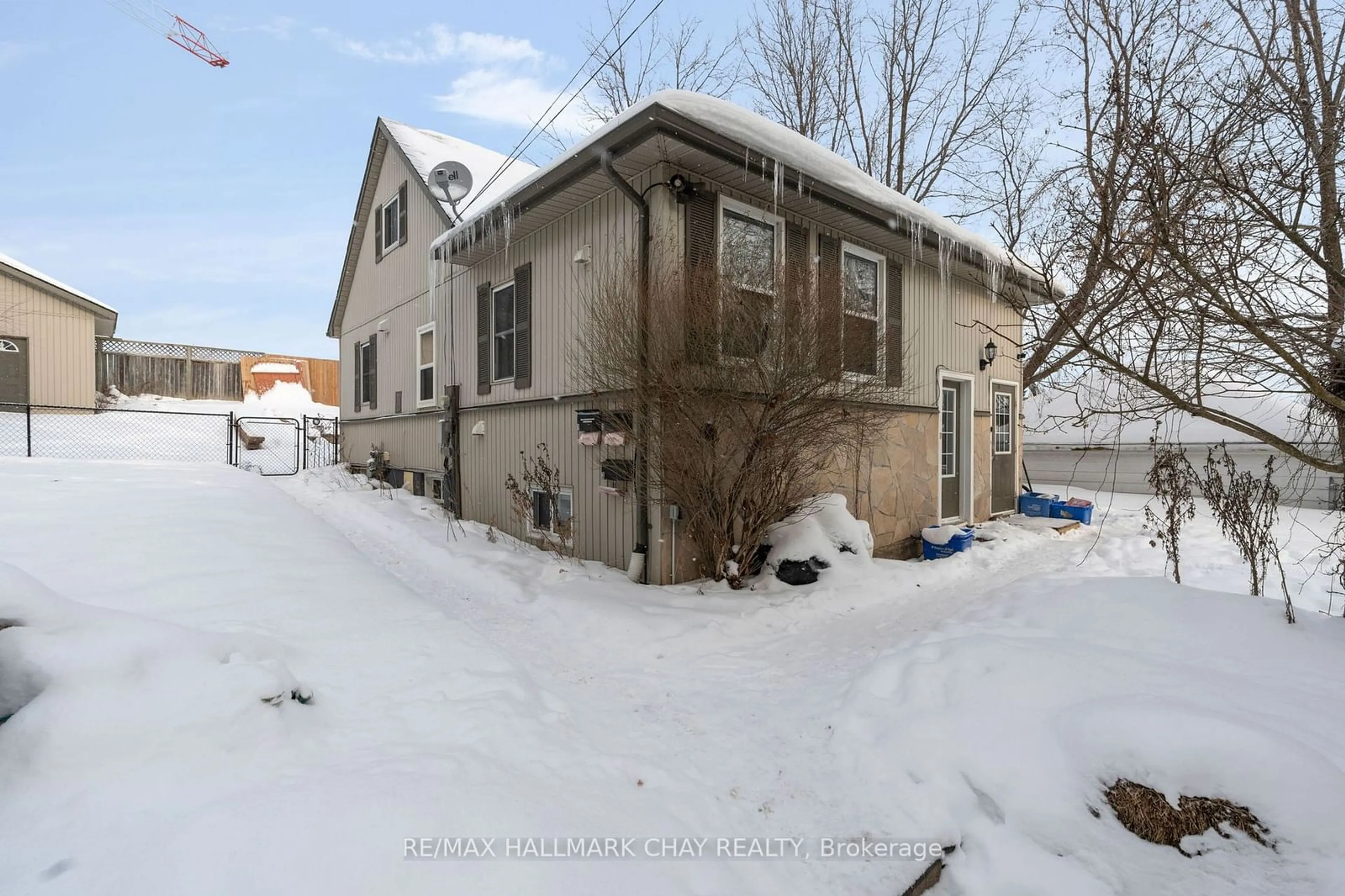 A pic from outside/outdoor area/front of a property/back of a property/a pic from drone, street for 32 Grove St #1, 2, 3, Barrie Ontario L4N 1M7