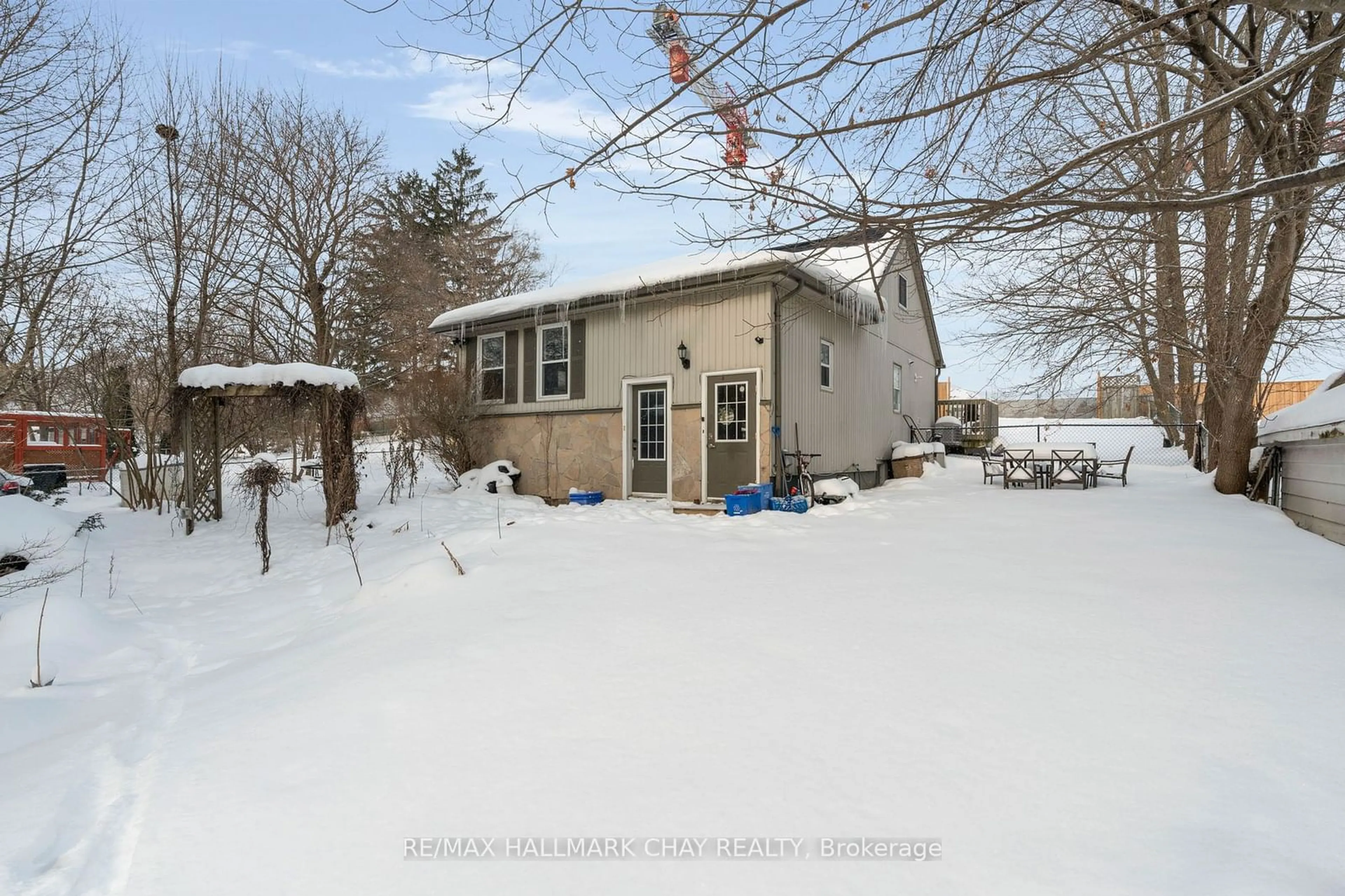 Unknown for 32 Grove St #1, 2, 3, Barrie Ontario L4N 1M7