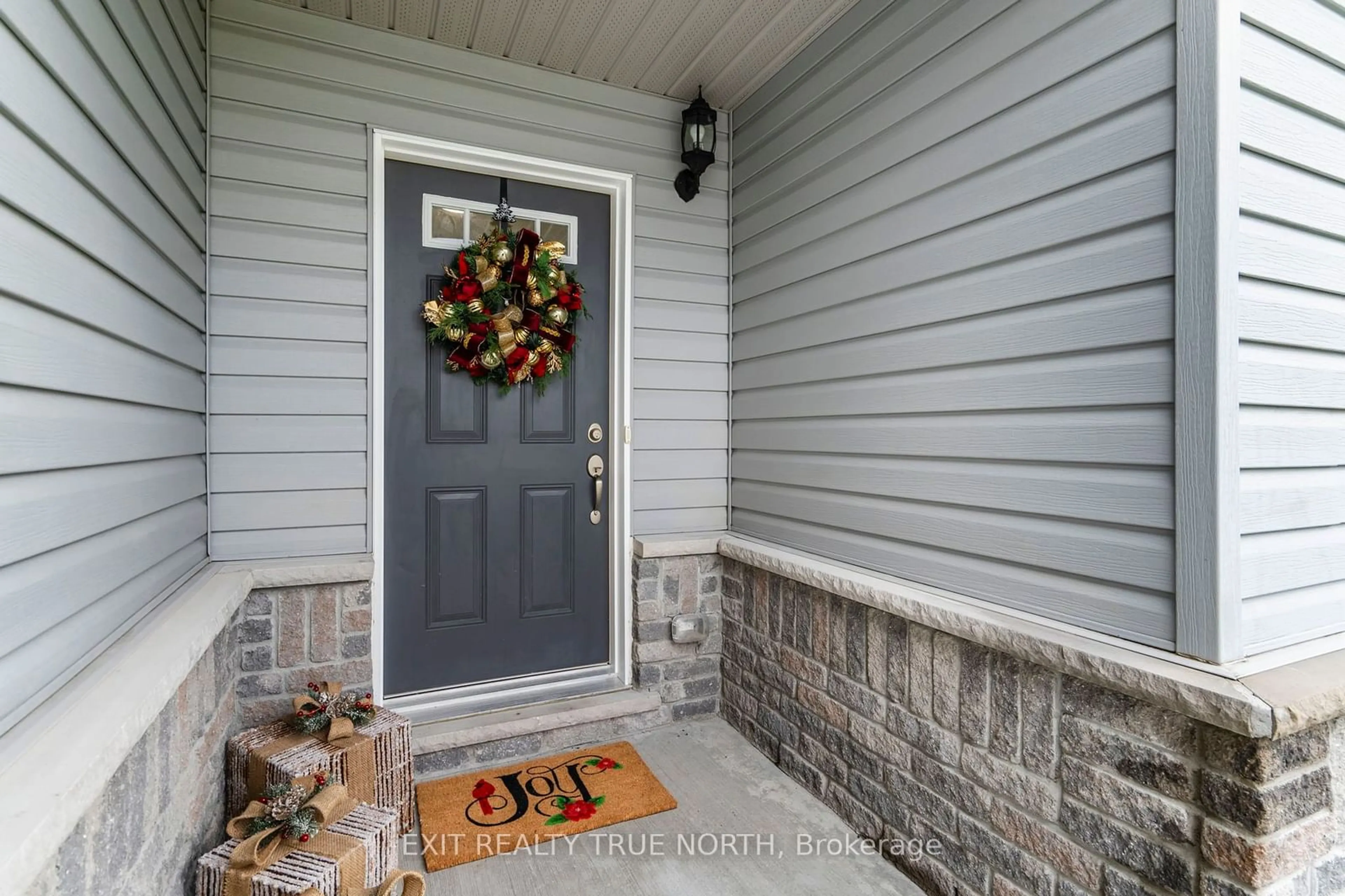 Indoor entryway for 11 Charlie Rawson Blvd, Tay Ontario L0K 2A0