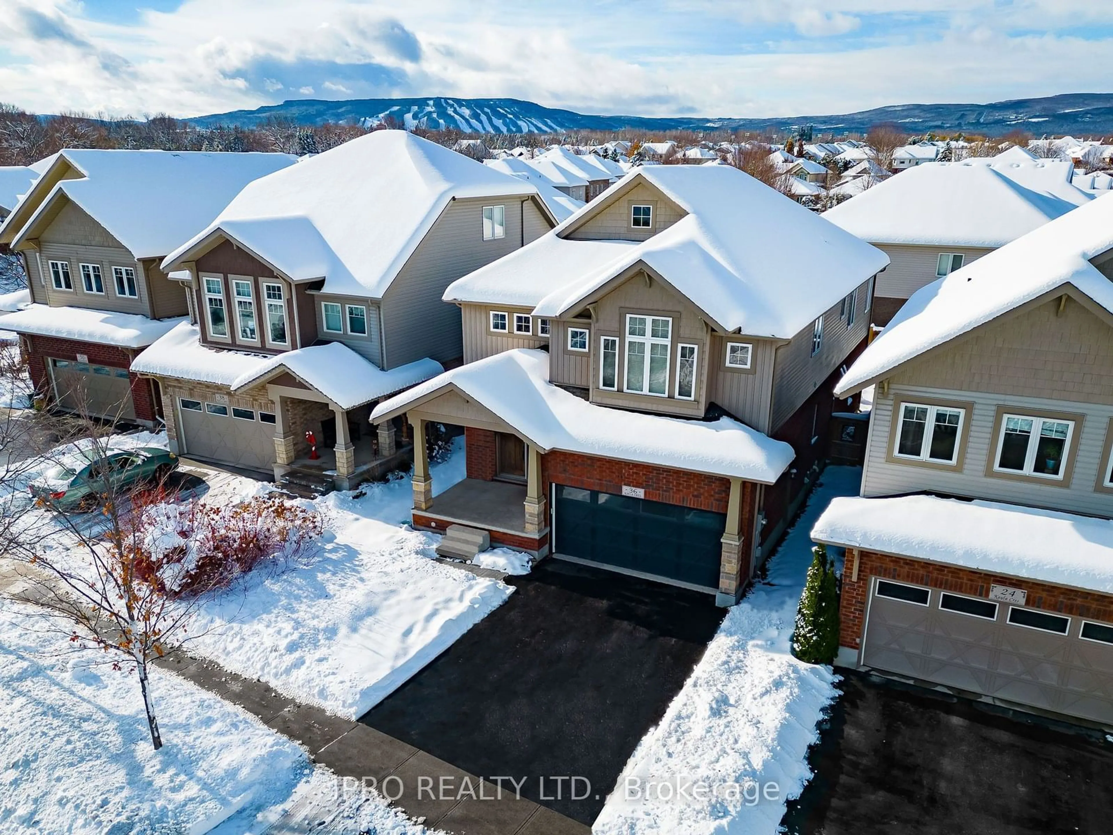 A pic from outside/outdoor area/front of a property/back of a property/a pic from drone, unknown for 36 Kayla Cres, Collingwood Ontario L9Y 5K8