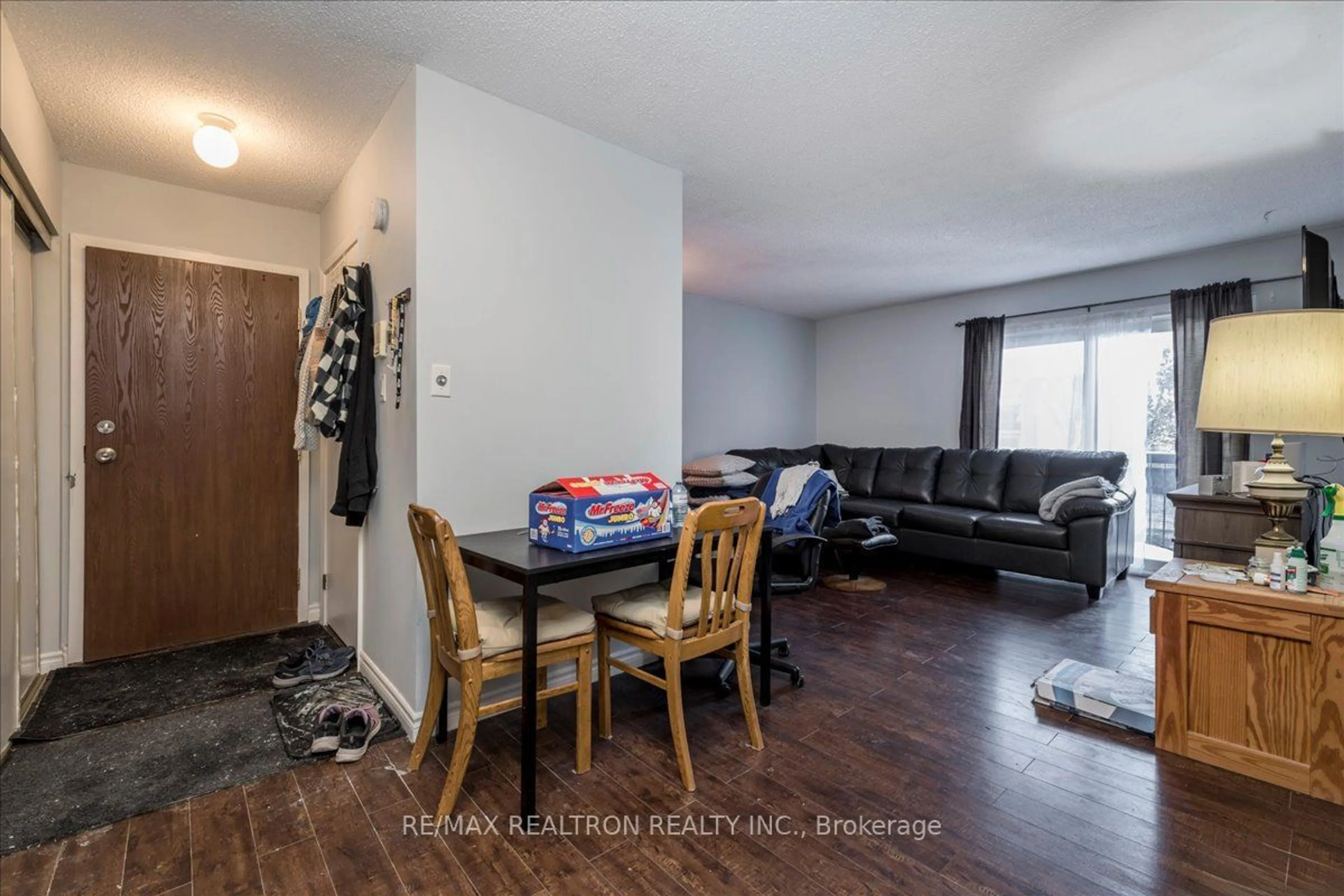 Living room with furniture, wood/laminate floor for 155 Edgehill Dr #K6, Barrie Ontario L4N 1L9