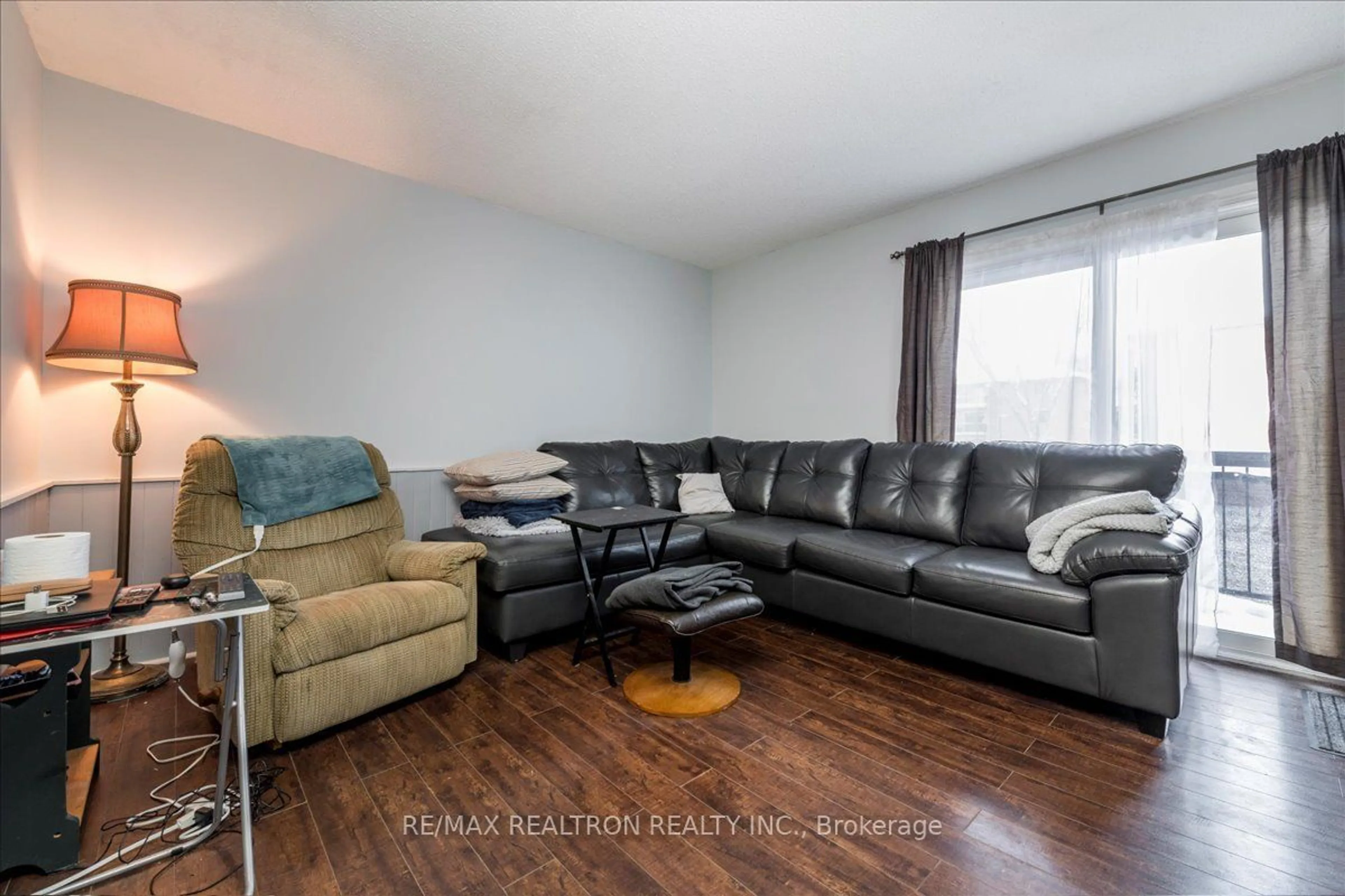 Living room with furniture, wood/laminate floor for 155 Edgehill Dr #K6, Barrie Ontario L4N 1L9