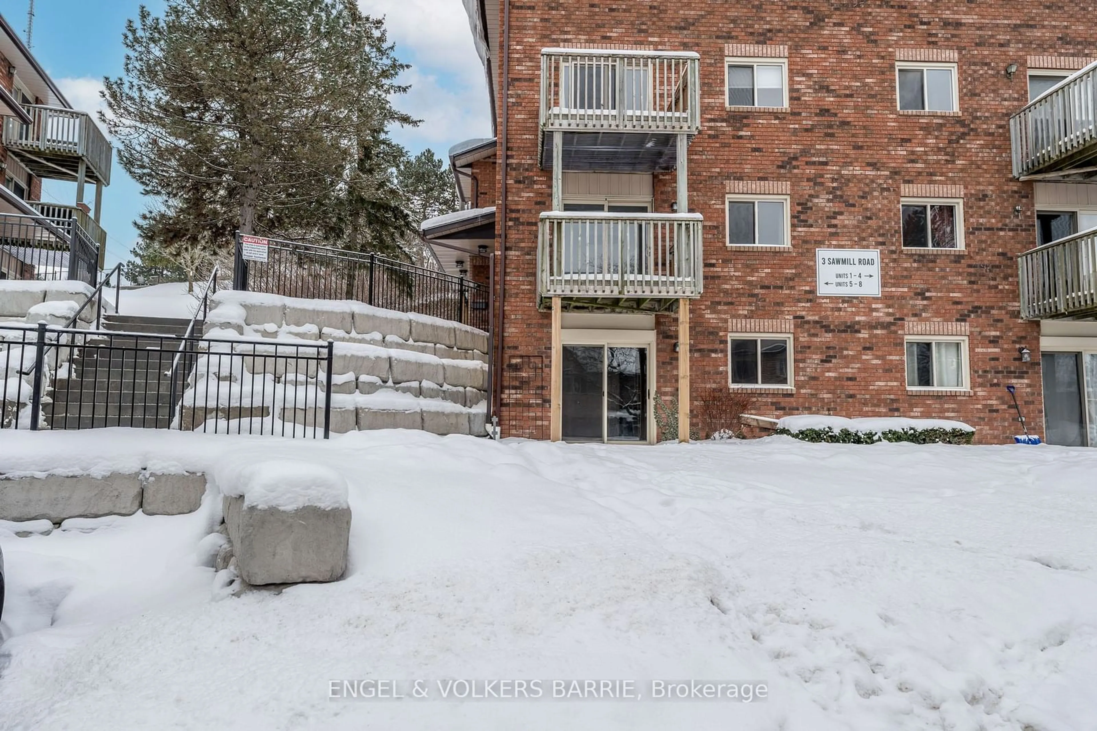 A pic from outside/outdoor area/front of a property/back of a property/a pic from drone, mountain view for 3 Sawmill Rd #8, Barrie Ontario L4N 6X3