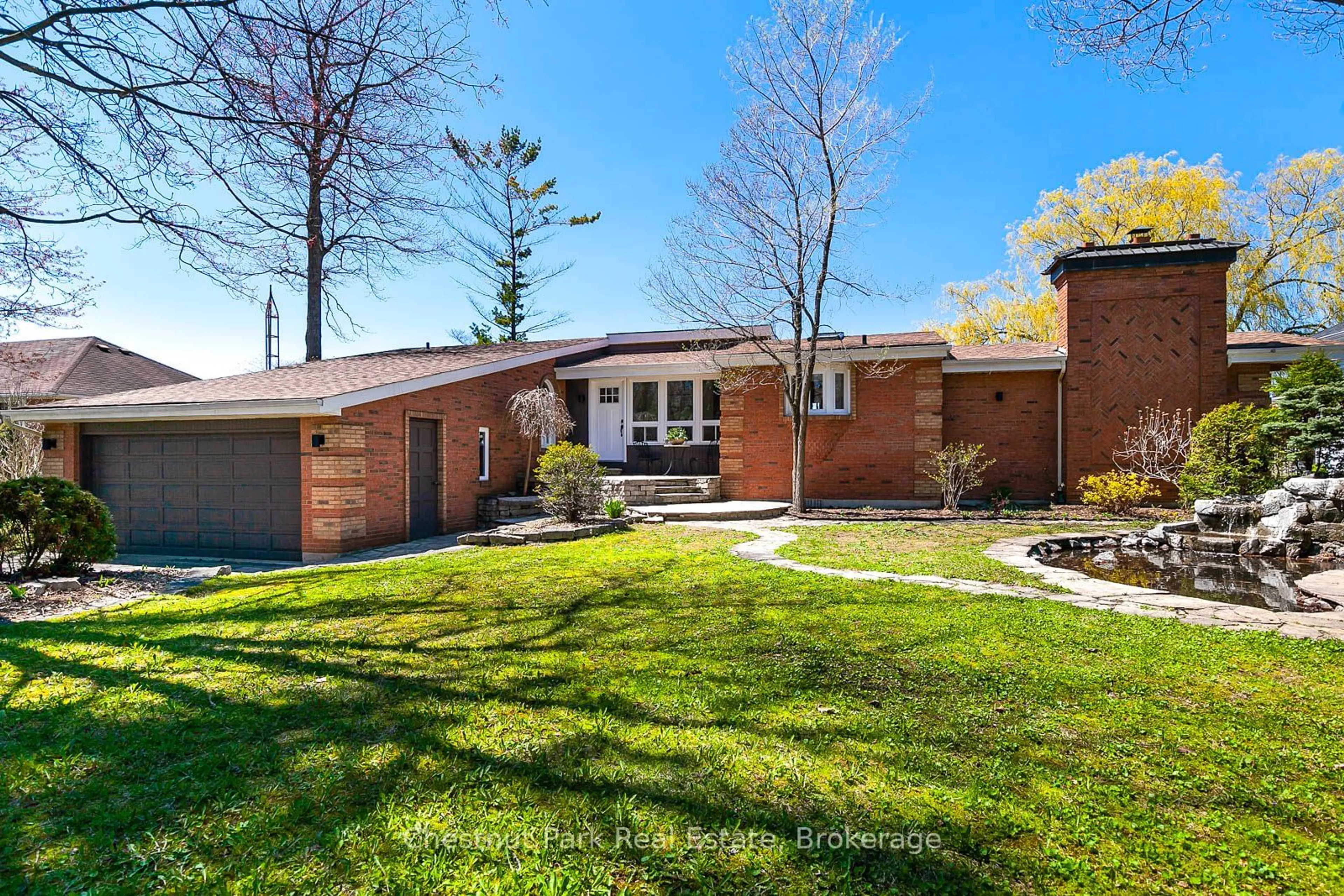 Home with brick exterior material, street for 90 Edgewater Rd, Wasaga Beach Ontario L9Z 2W3